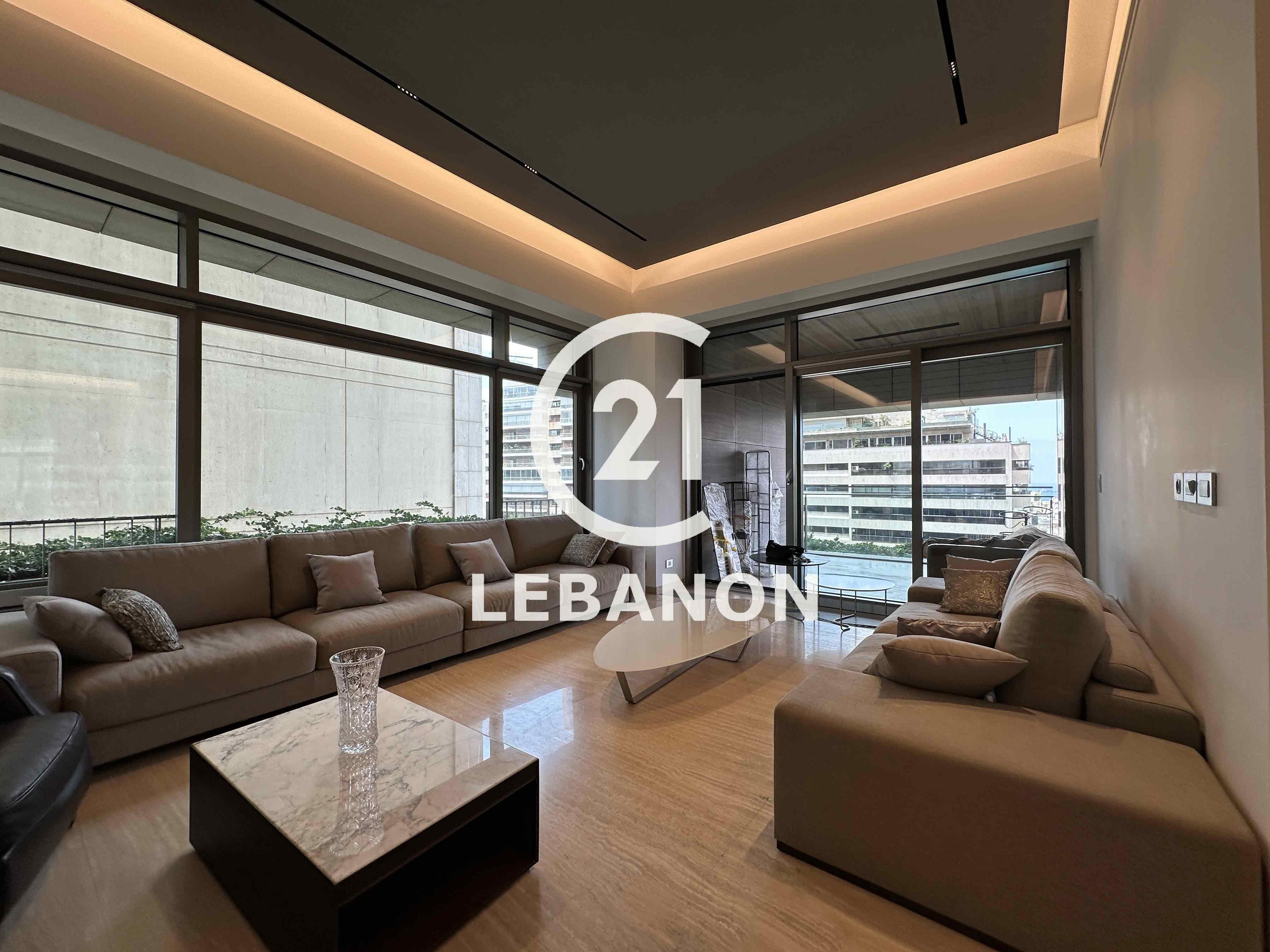 Elegant 400 sqm Apartment for Rent with a City View