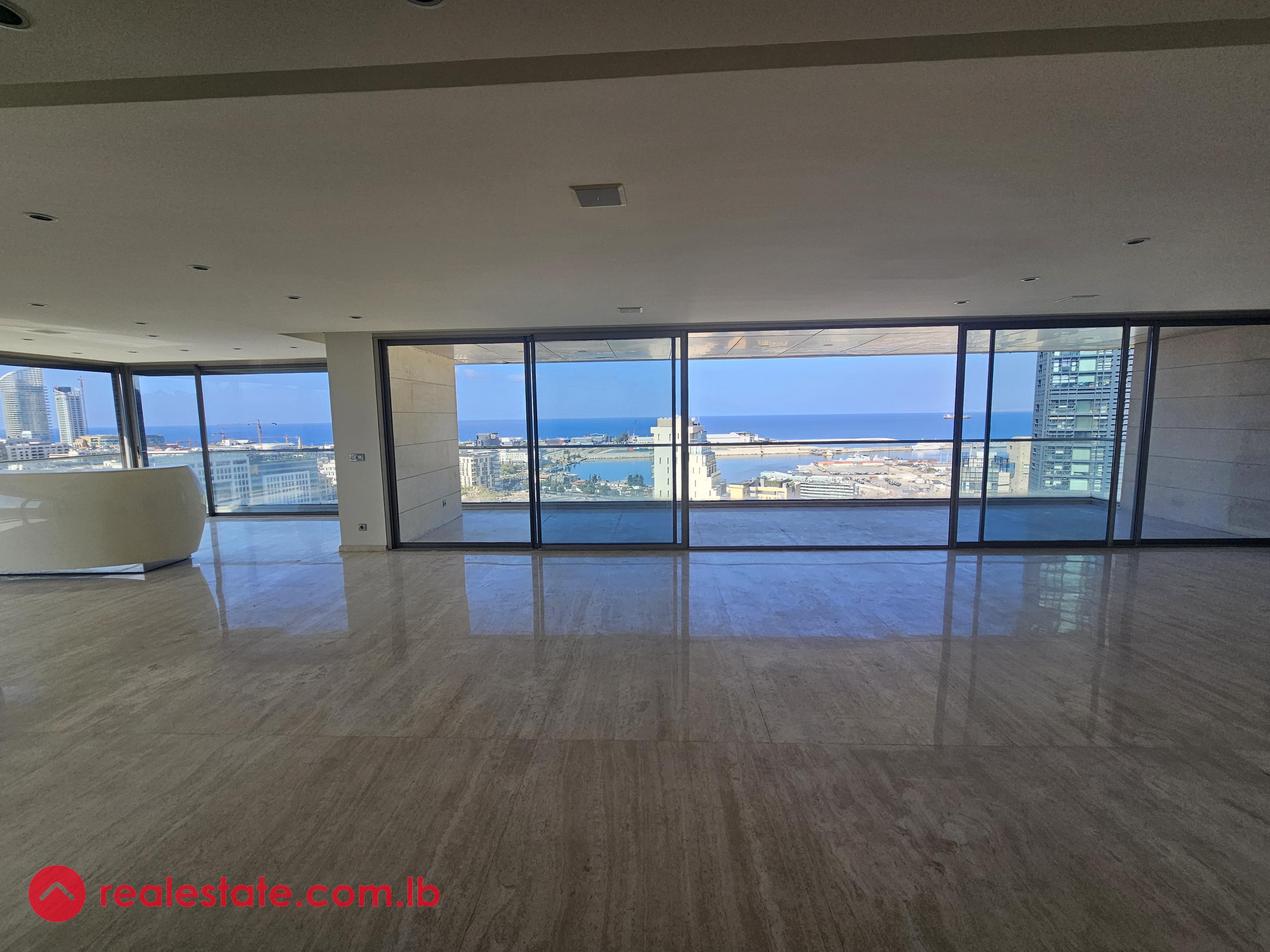 High-Floor Luxury Apartment open sea, mountain & downtown view