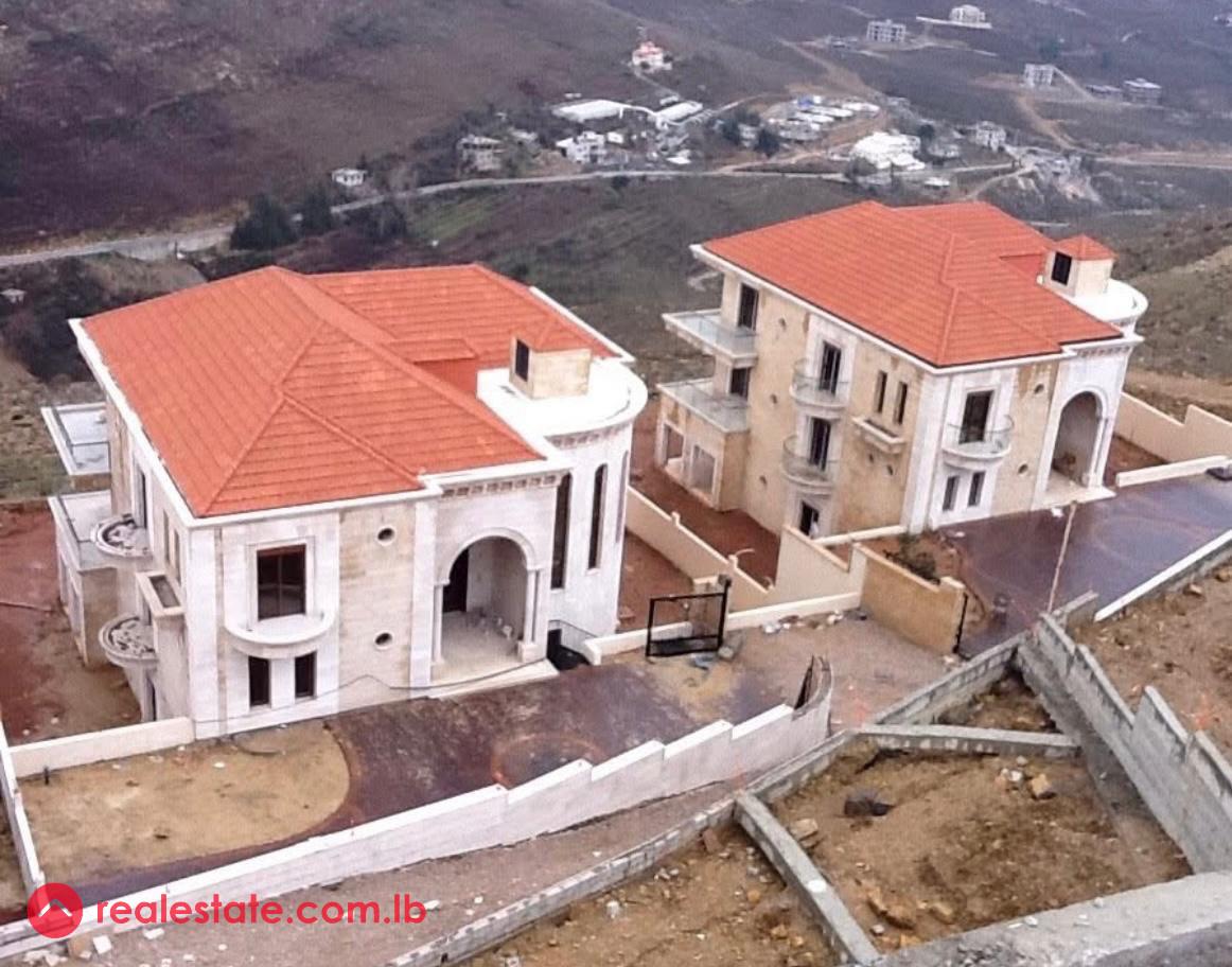Spacious Villa for Sale in Rweisat Sawfar – Panoramic Mountain View