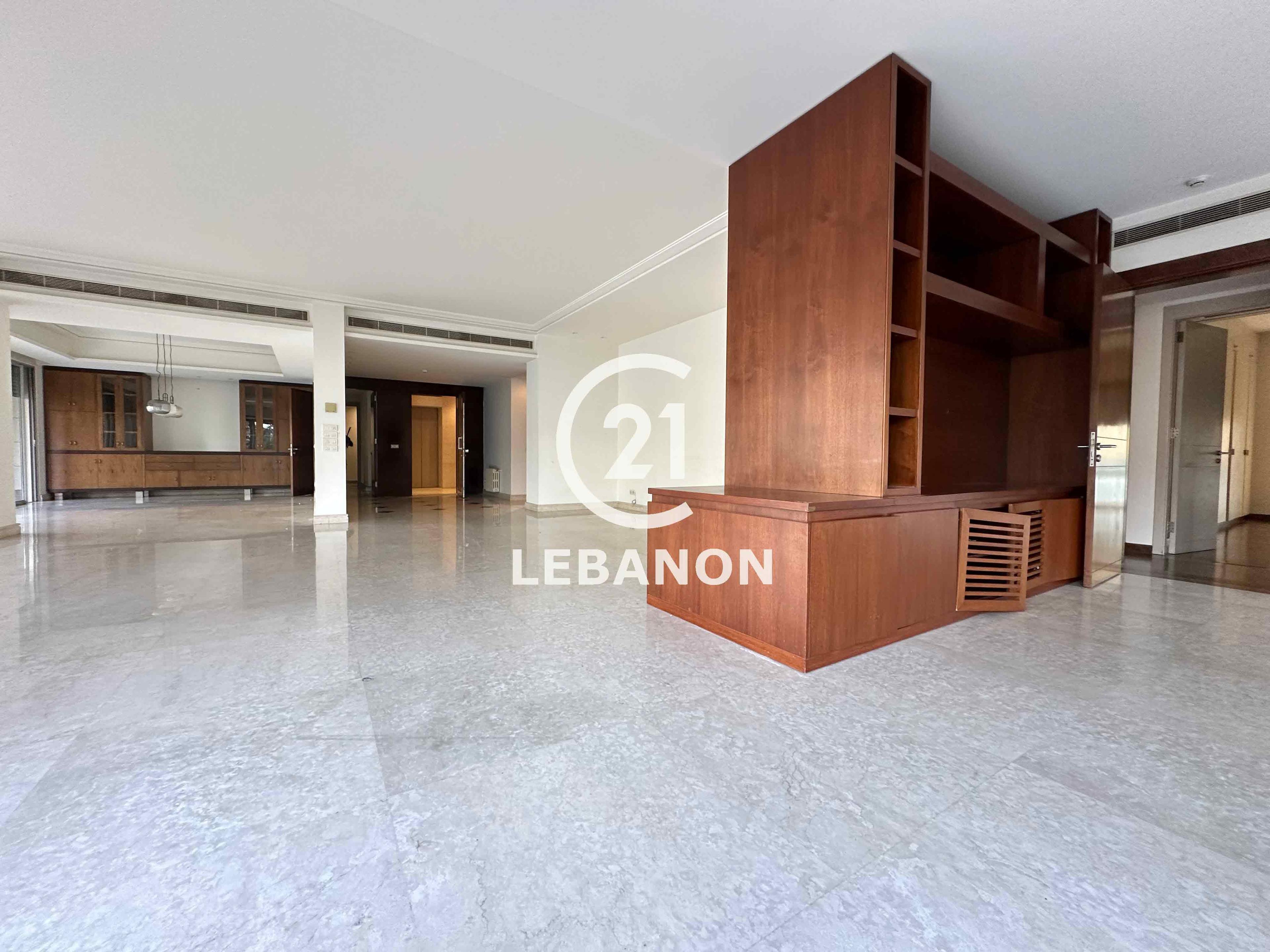 450 sqm Apartment For Rent with a City View
