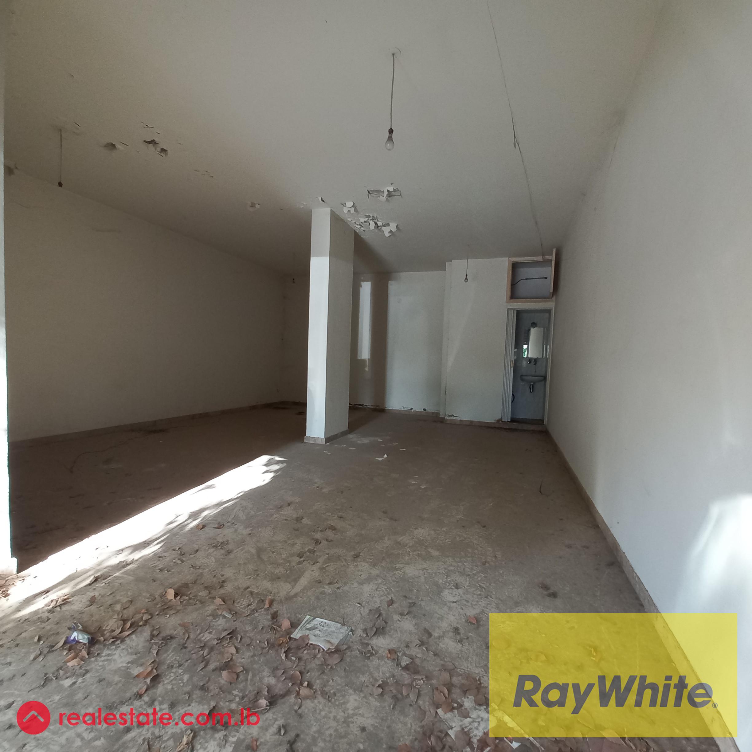 Shop of 60sqm with 2 doors in Antelias For Sale