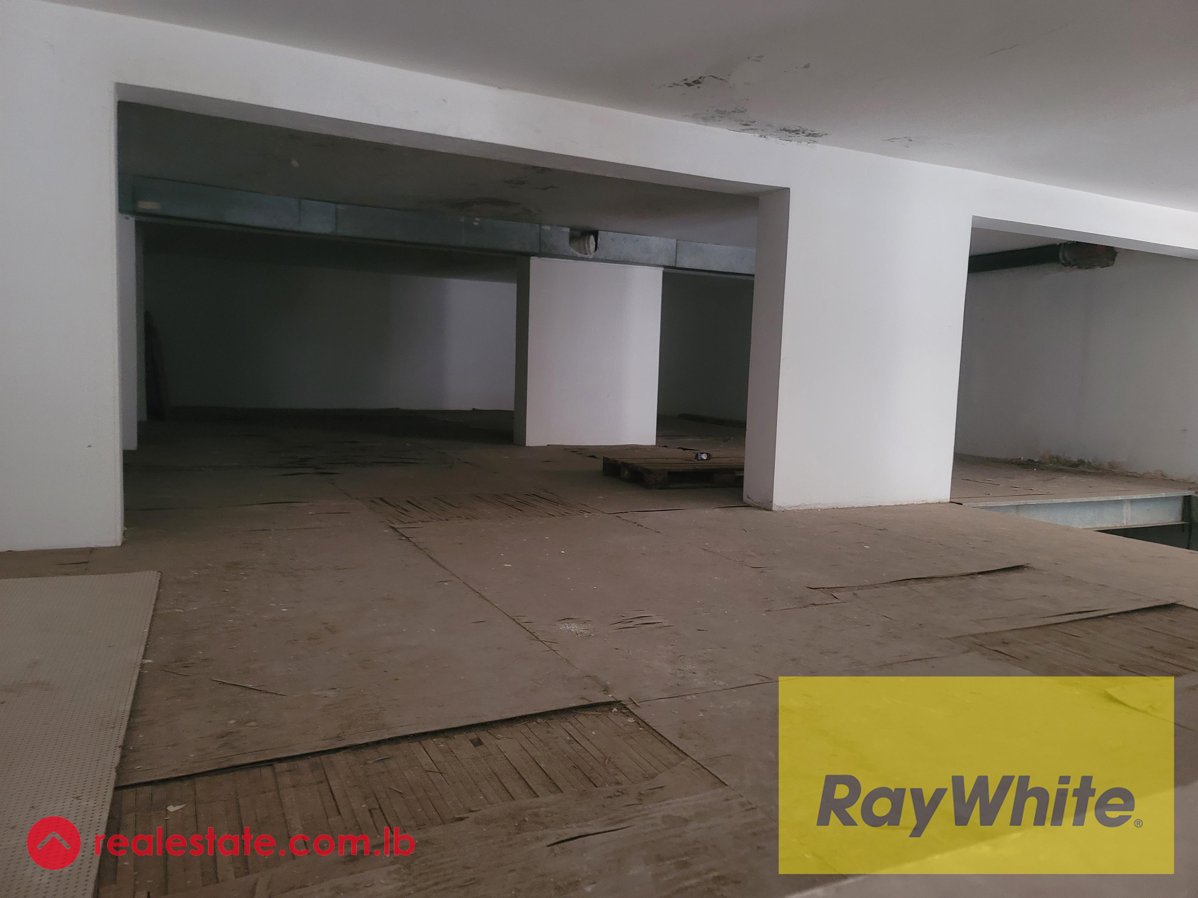 Warehouse / Shop for Sale in Dekwaneh
