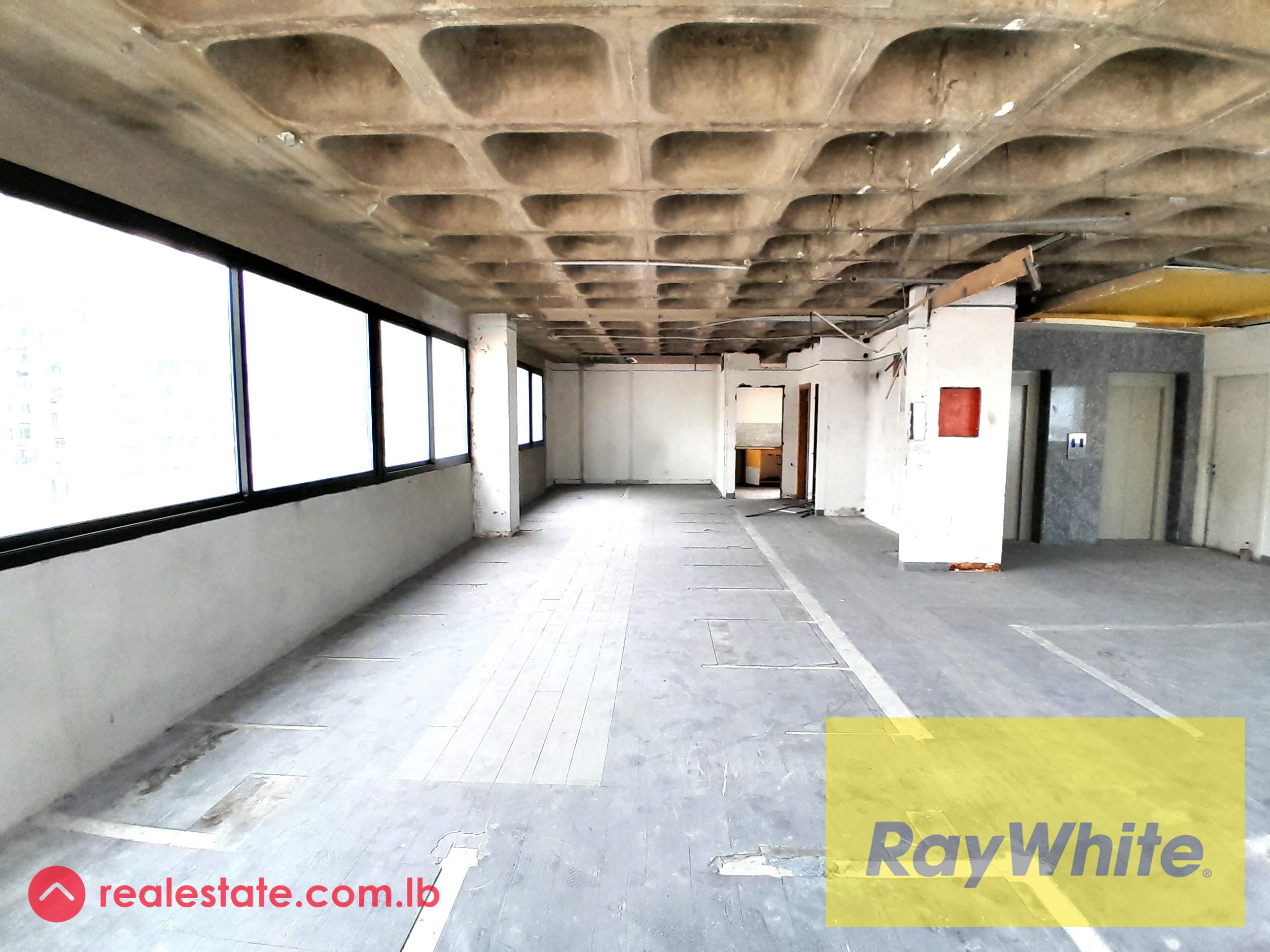 Office for Sale – 200 sqm | Sea View High Floor