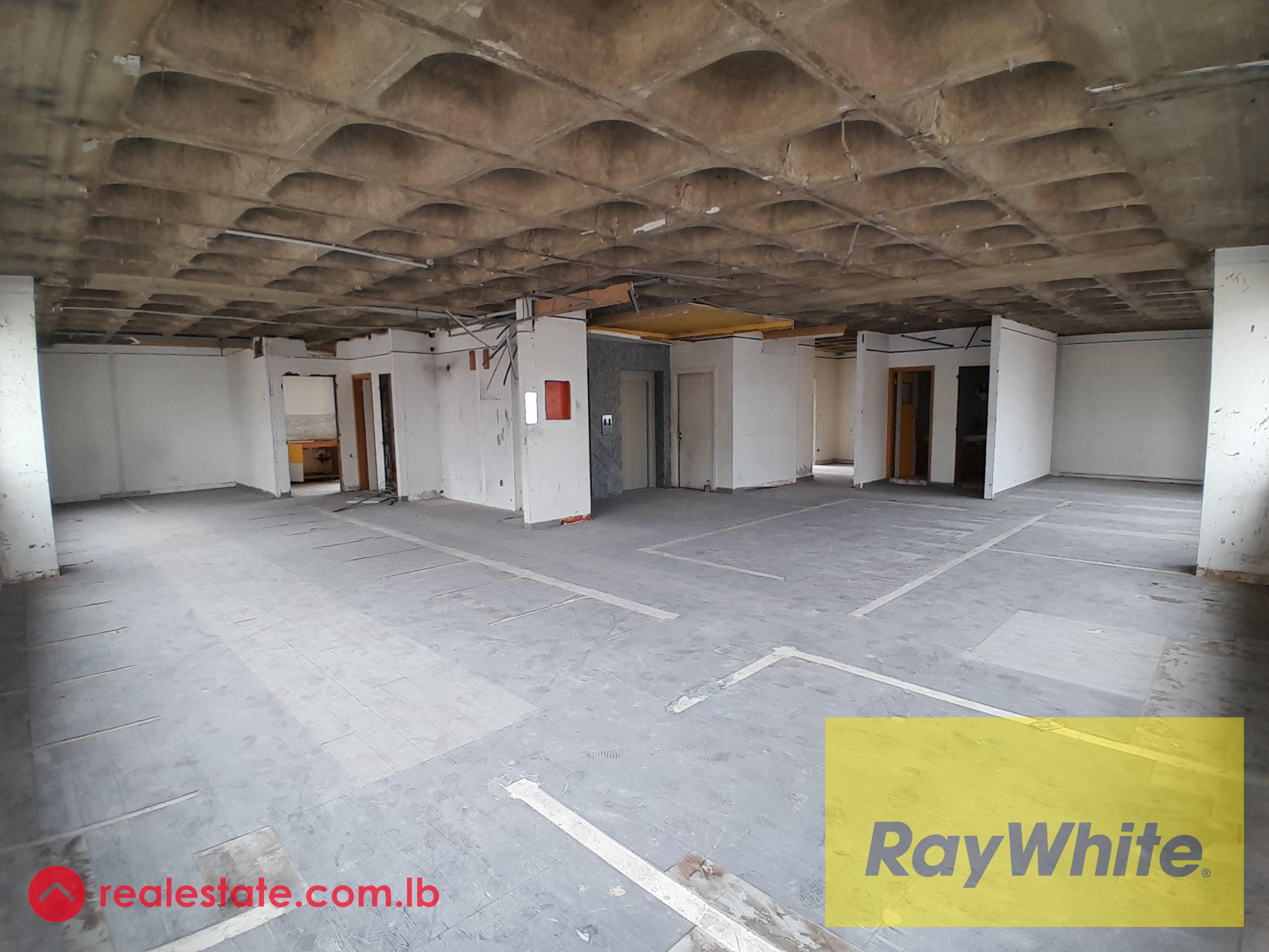 Office for Sale – 200 sqm | Sea View High Floor