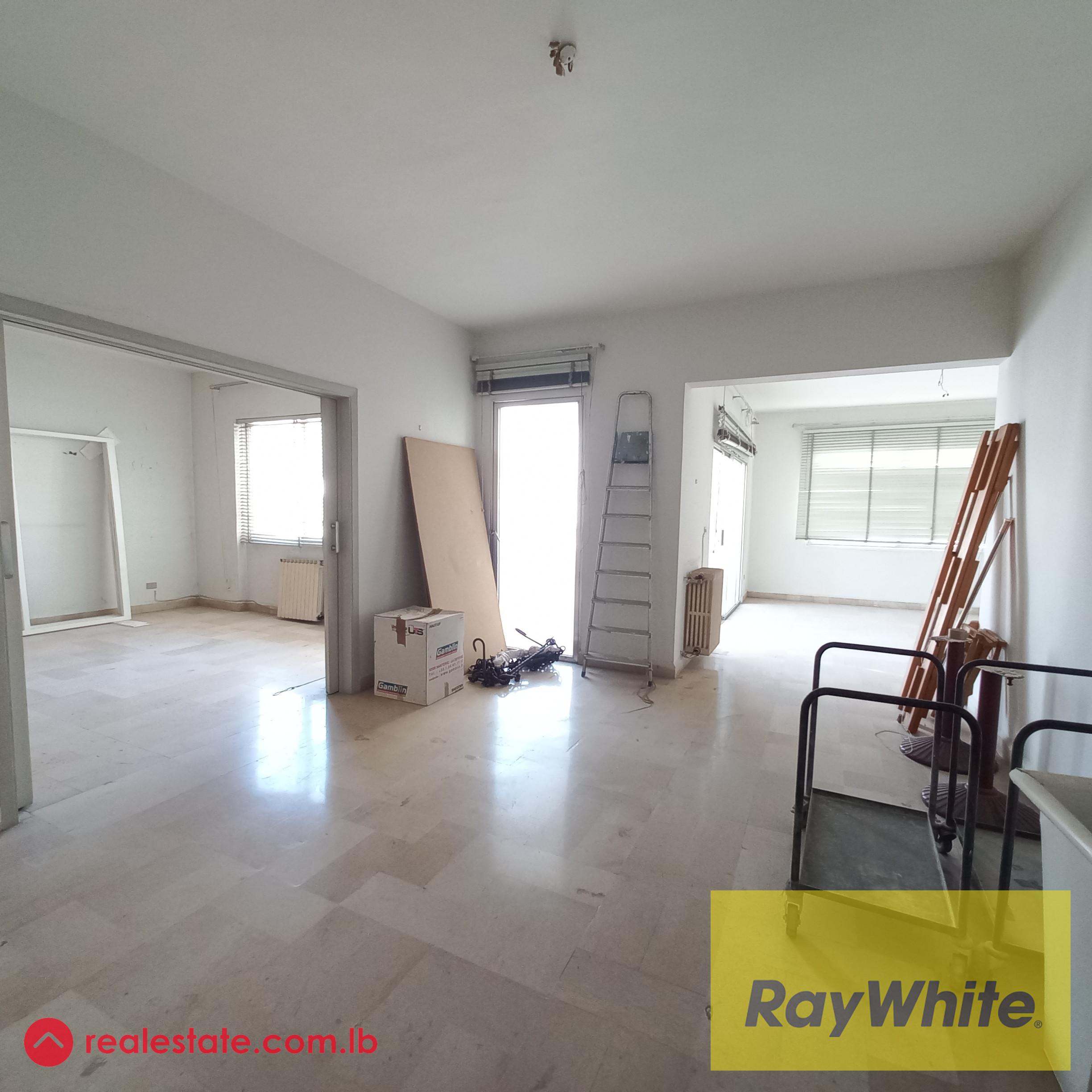 Office of 270sqm in Jal el dib for rent