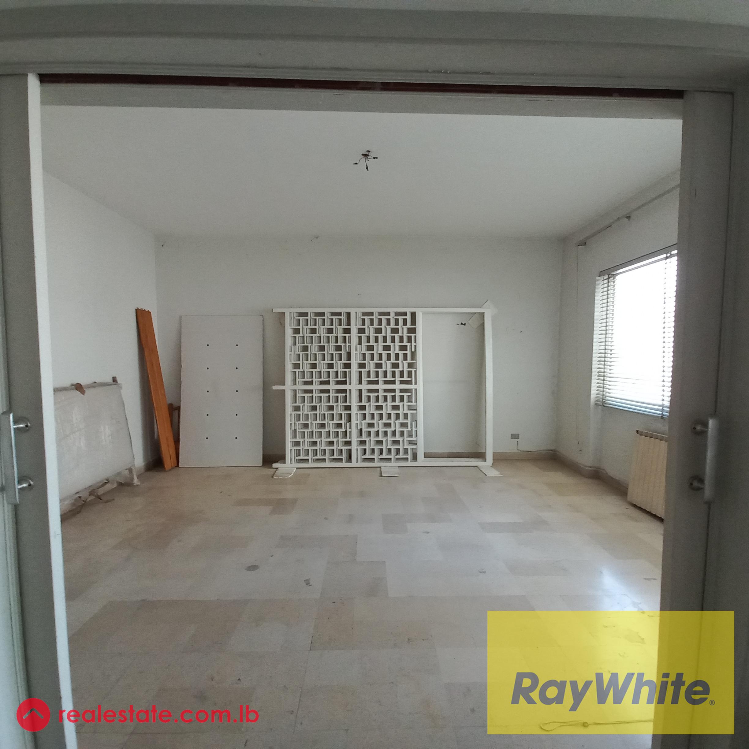 Office of 270sqm in Jal el dib for rent