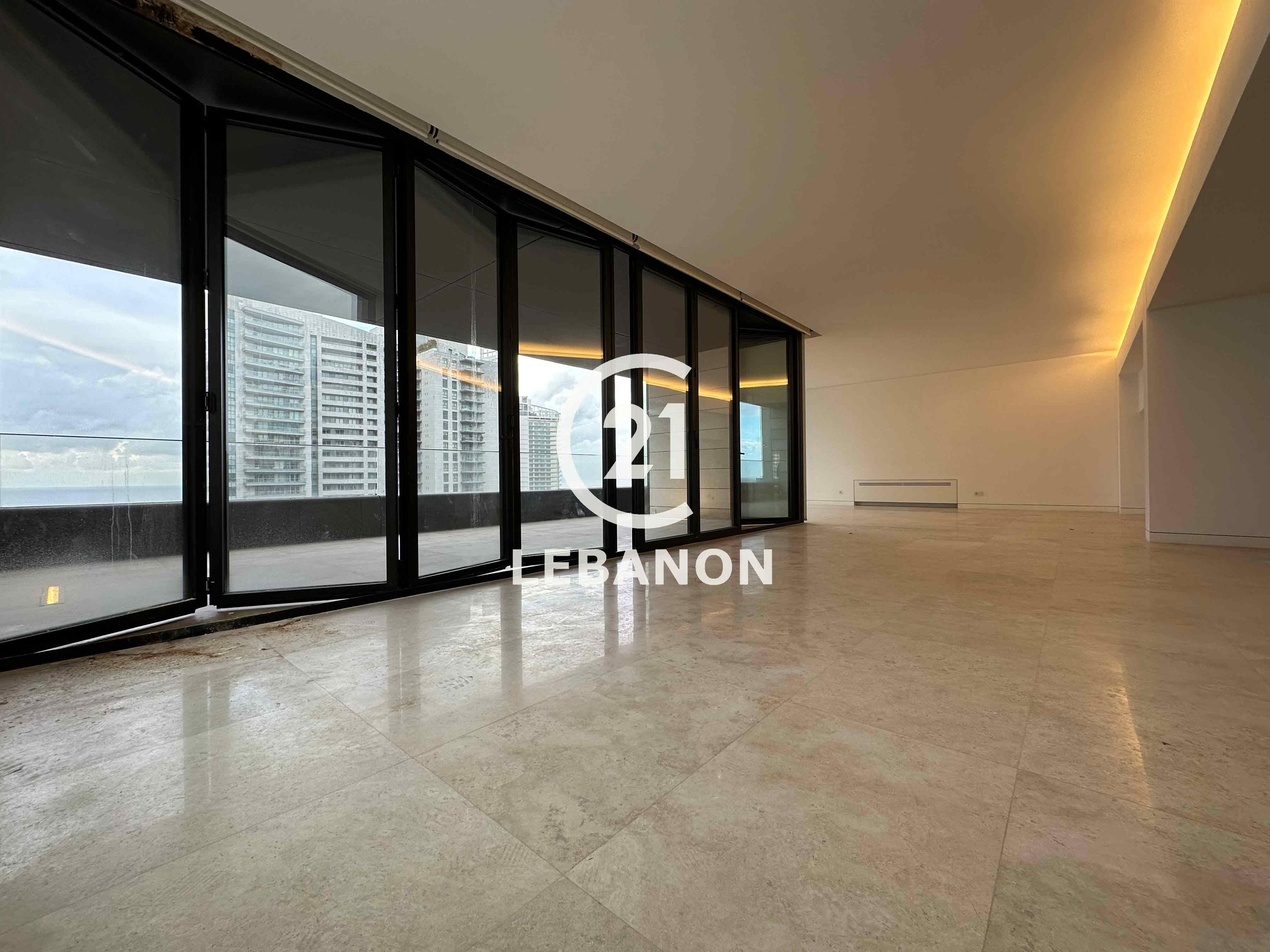 Excellent 470 sqm Apartment for Rent in Downtown Beirut with a Sea View