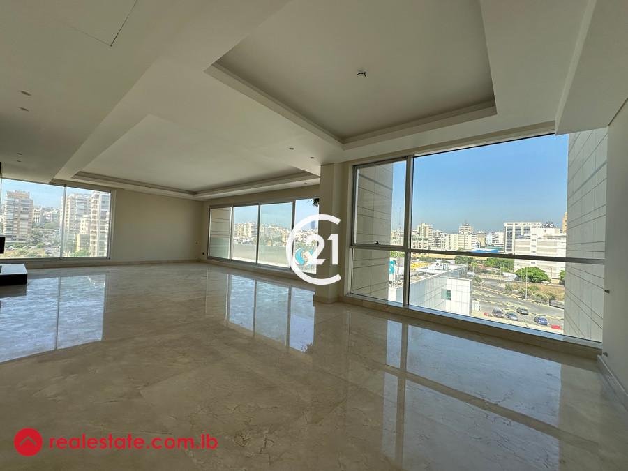 280 sqm Apartment For Rent with an Open View