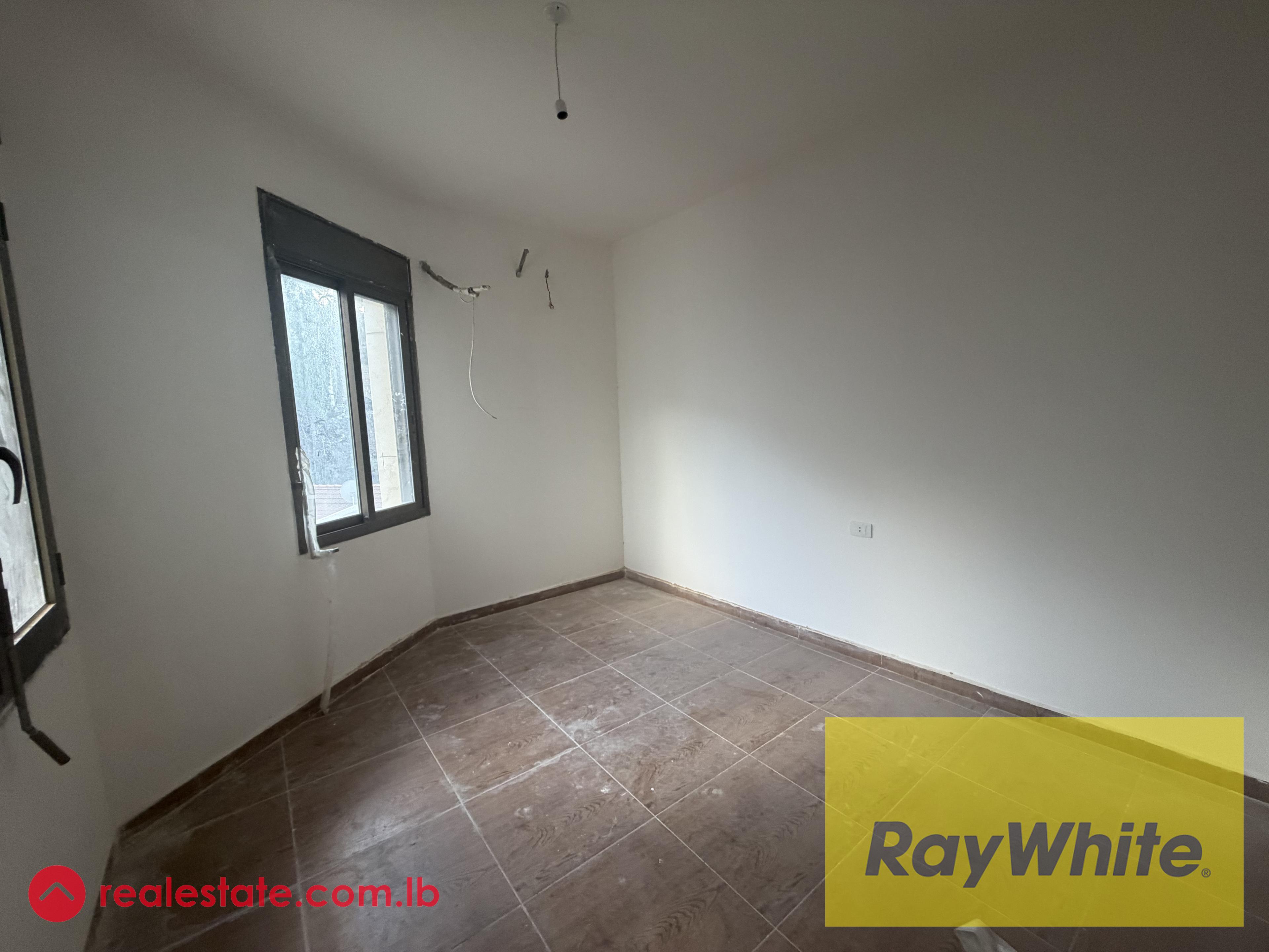 Apartment for Sale In Qornet El Hamra