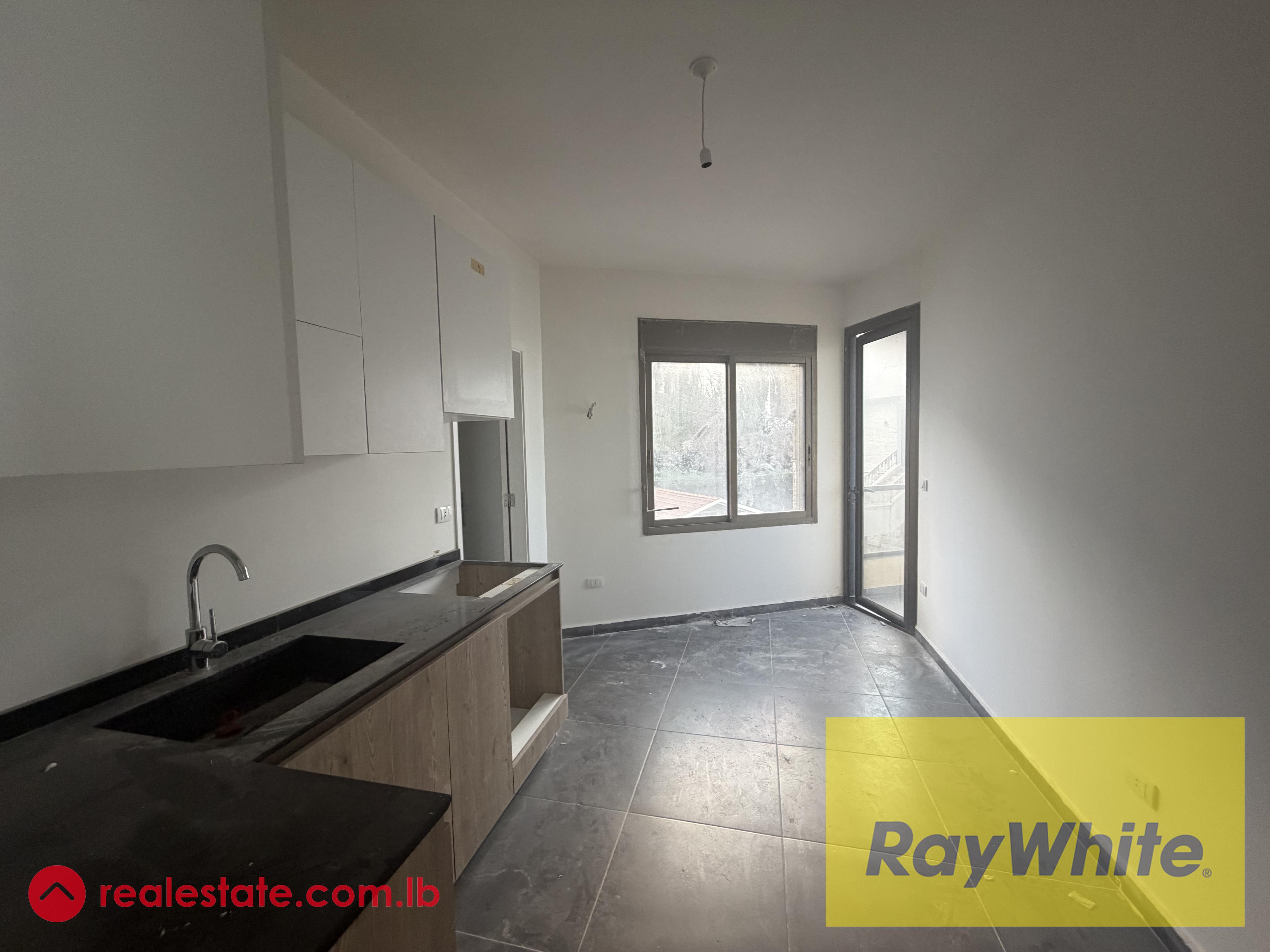 Apartment for Sale In Qornet El Hamra