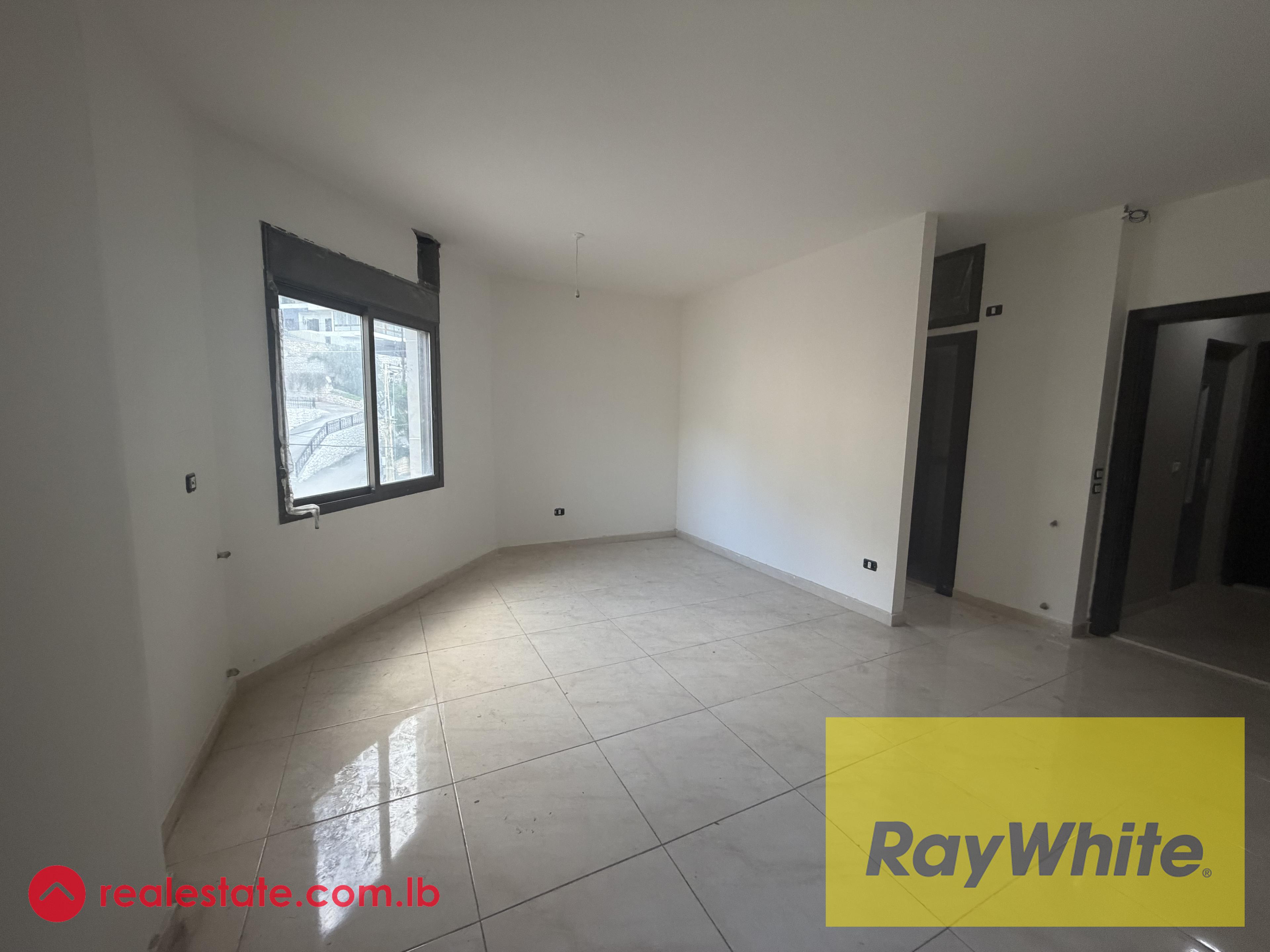 Apartment for Sale In Qornet El Hamra