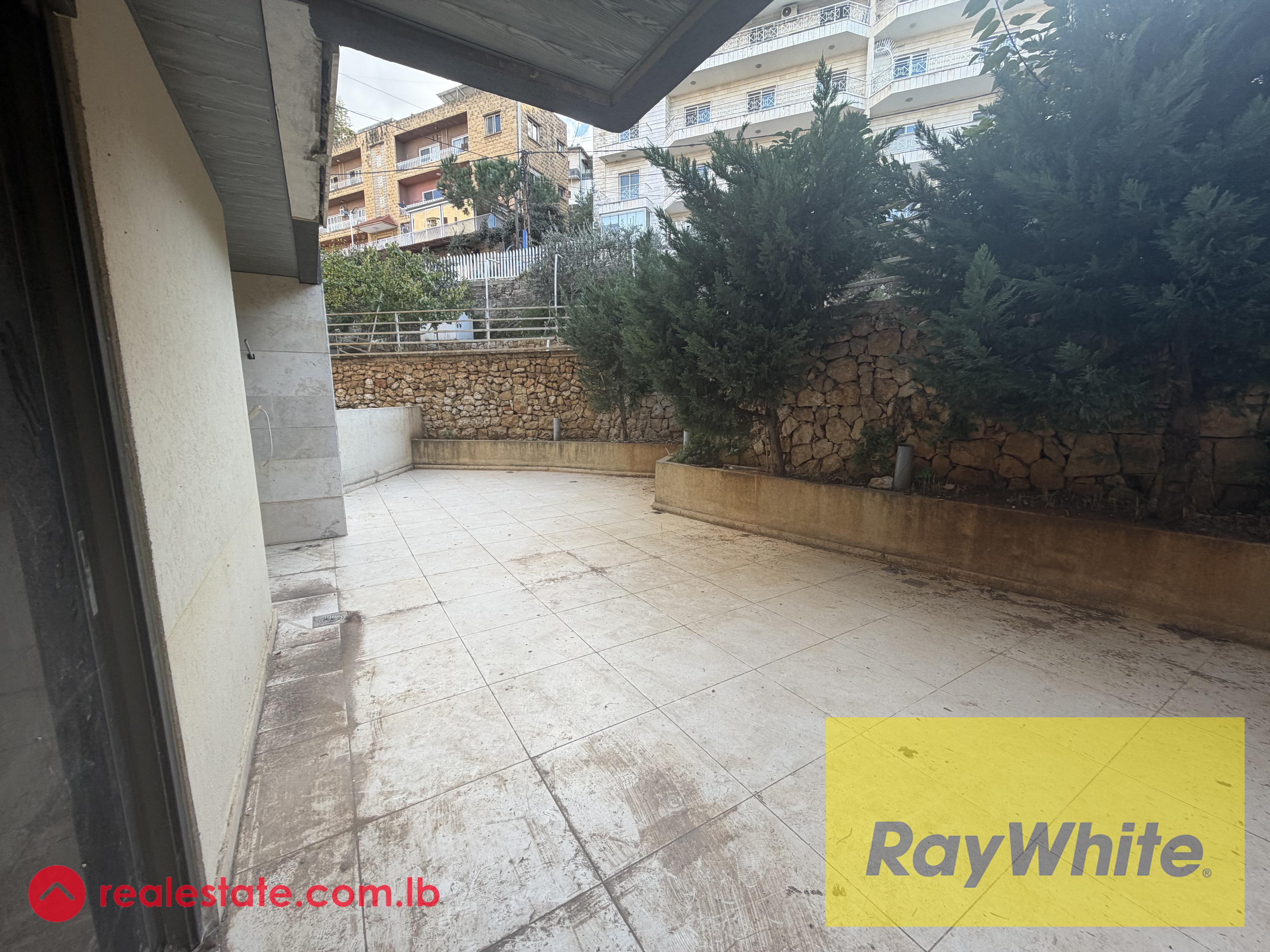 Apartment for Sale In Qornet El Hamra