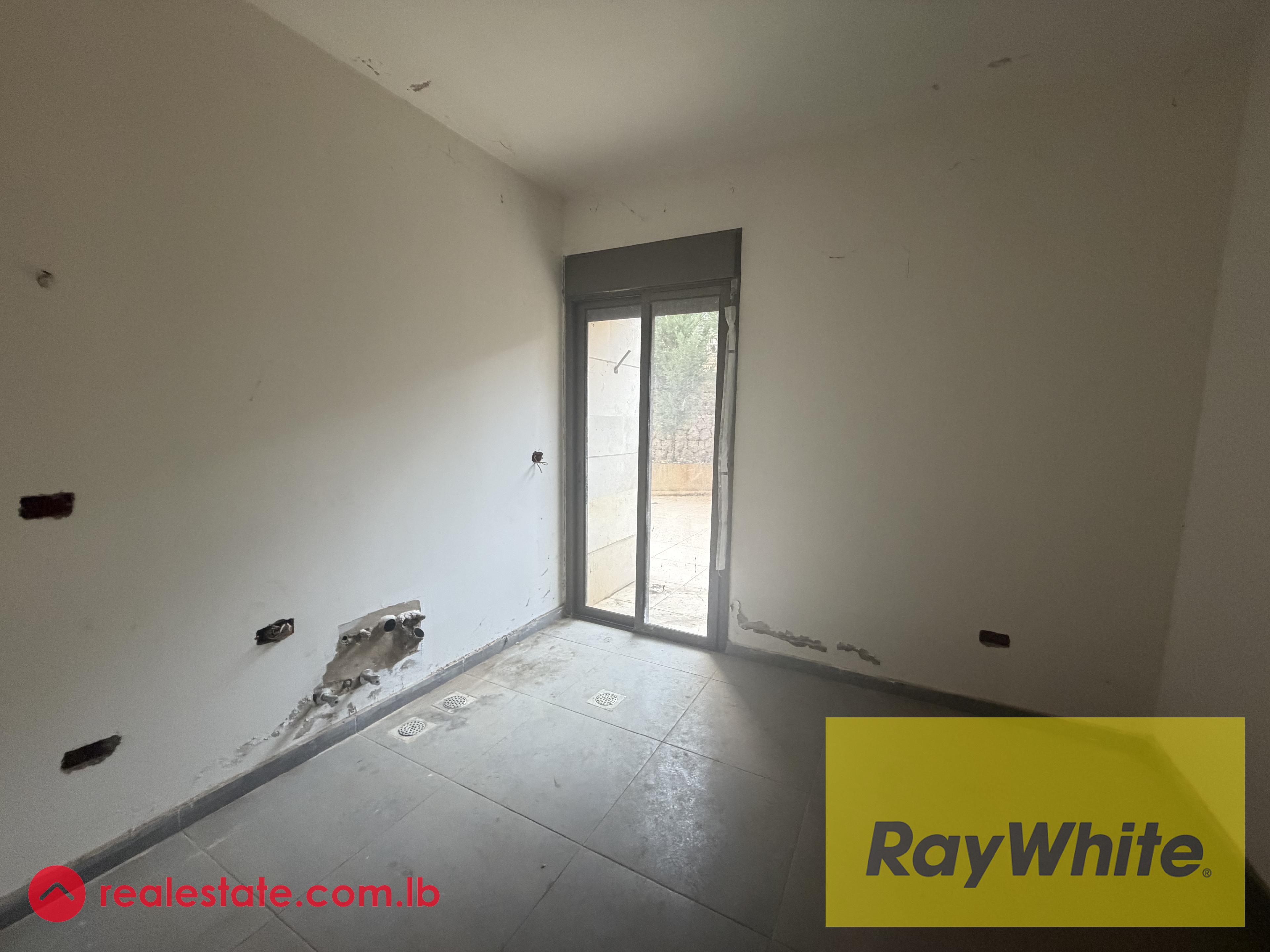 Apartment for Sale In Qornet El Hamra