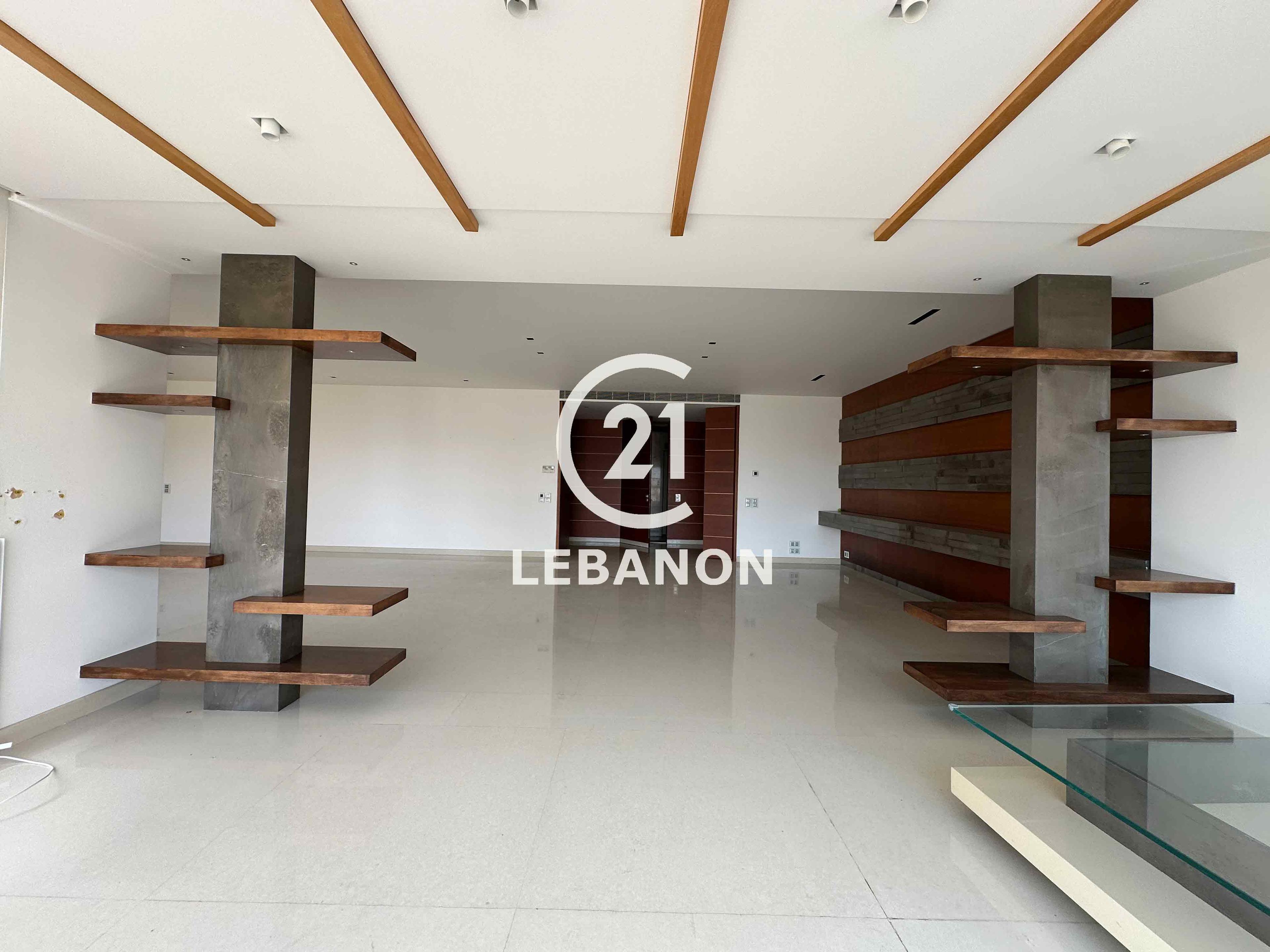 380 sqm Apartment For Rent with an Open View