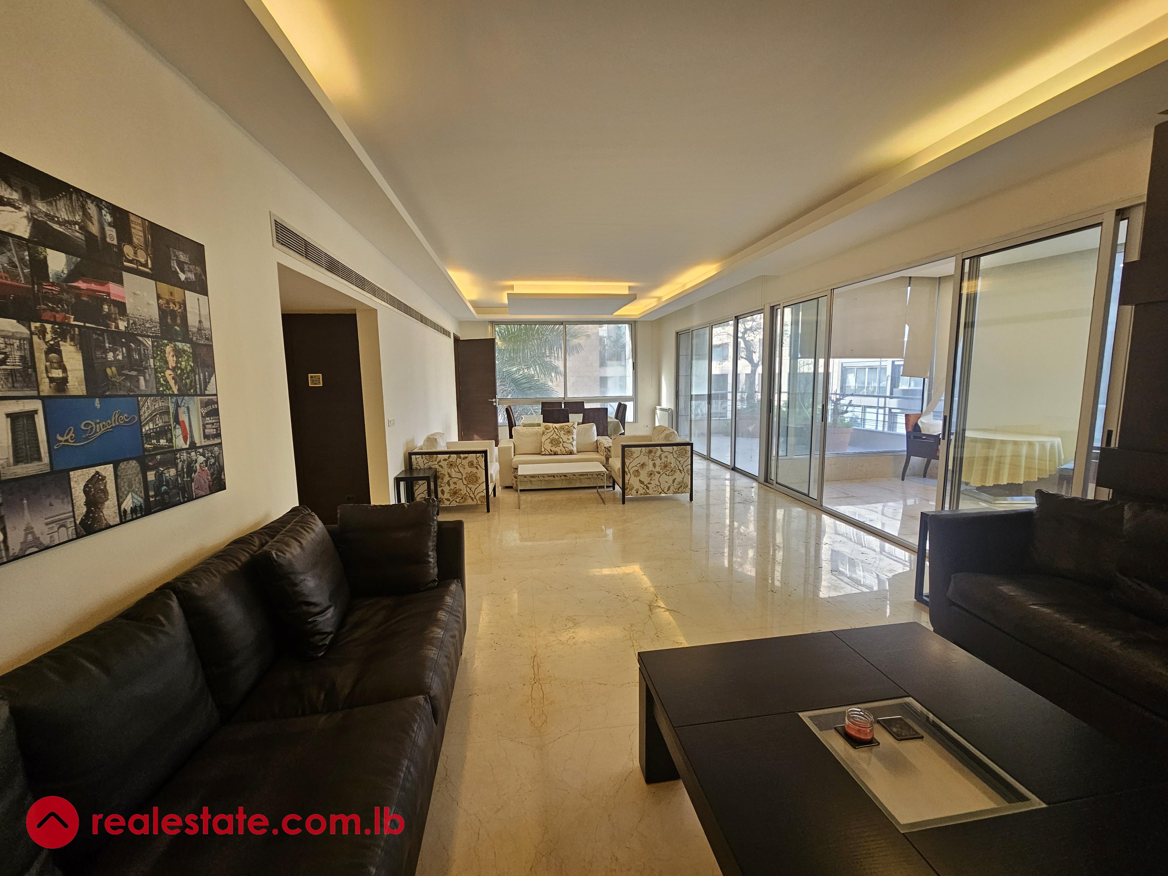 Convenient 3 bedroom apartment on prime street