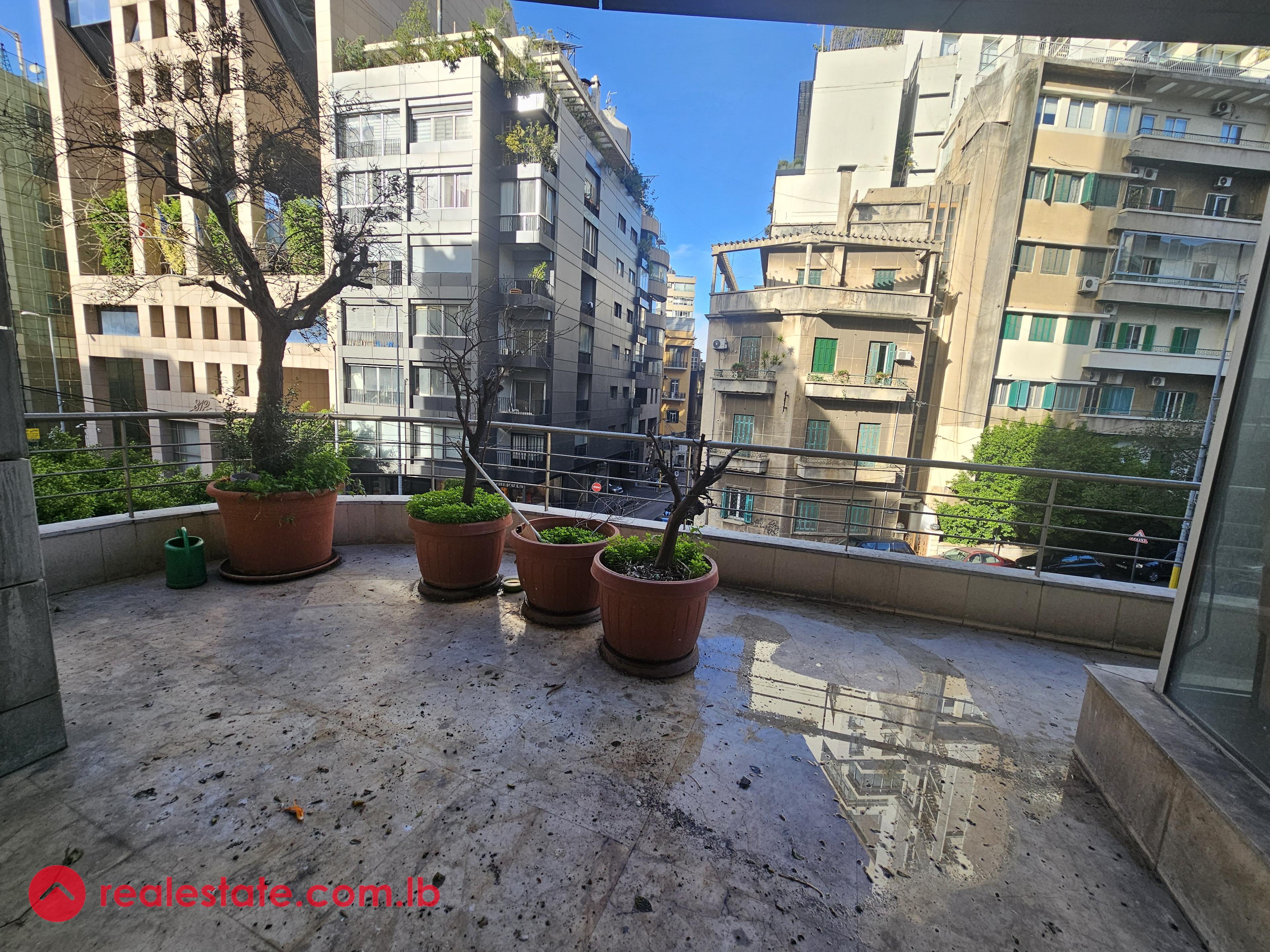 Convenient 3 bedroom apartment on prime street