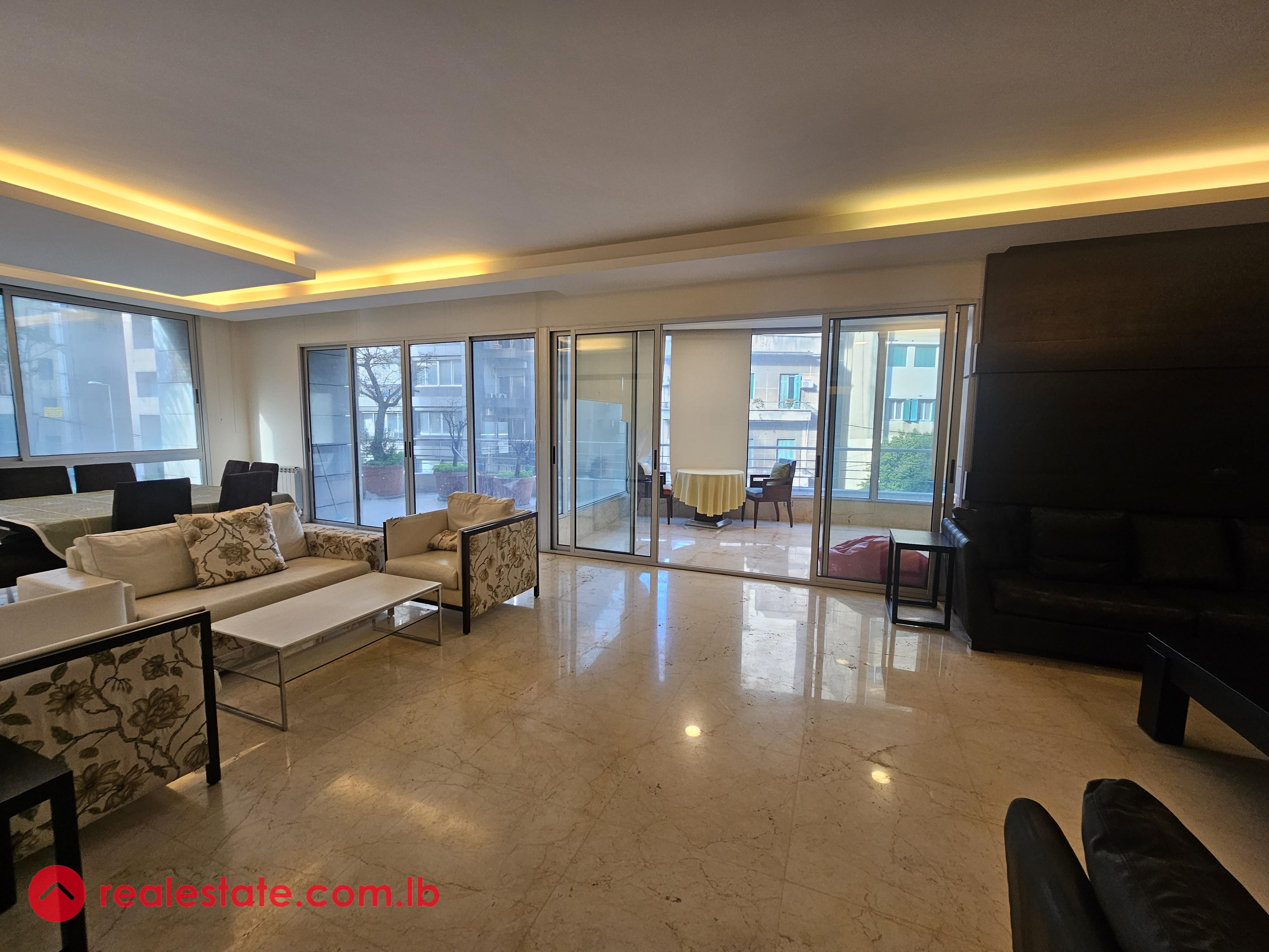 Convenient 3 bedroom apartment on prime street