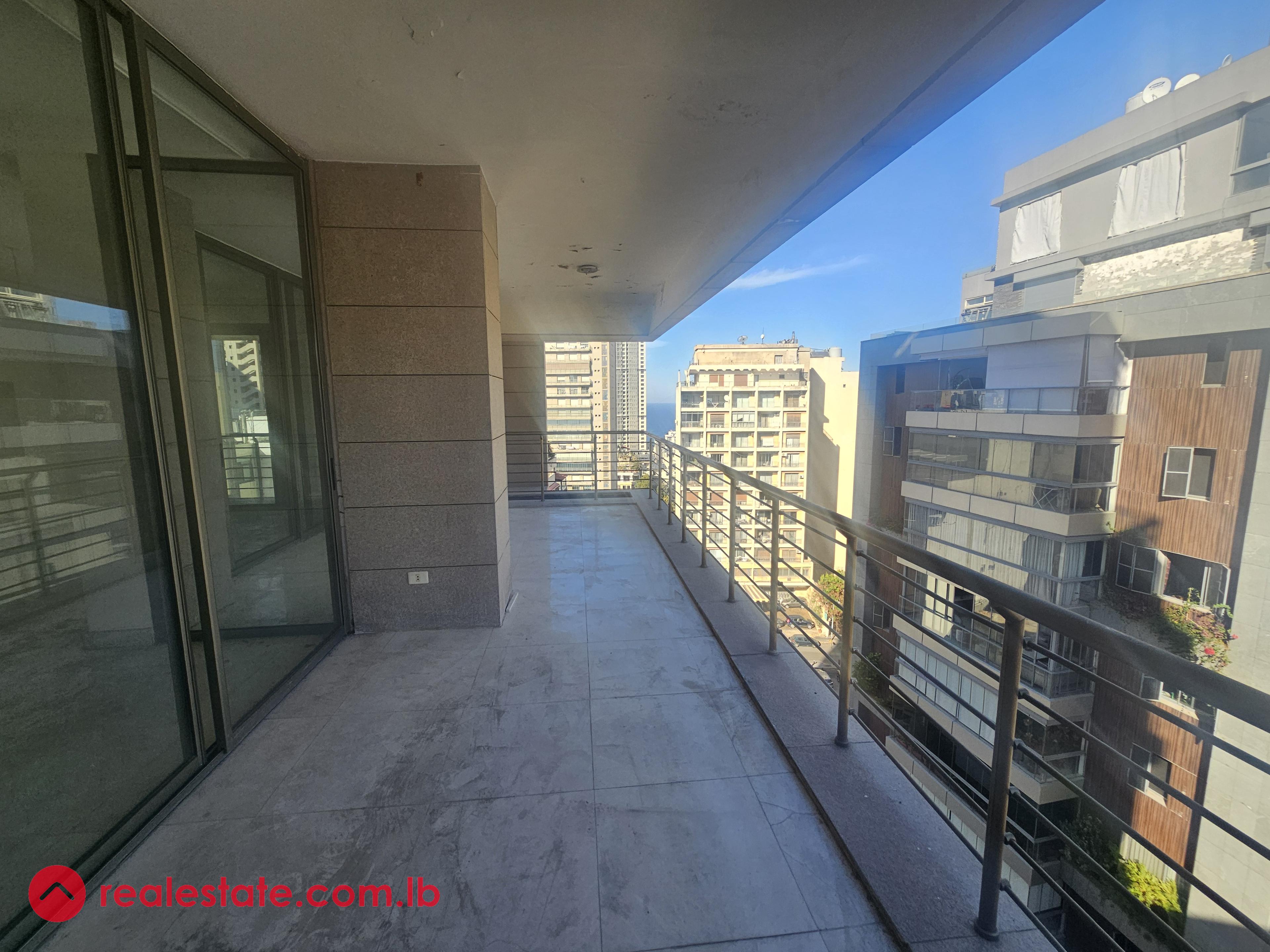 High Floor Three bedroom apartment in Clemenceau