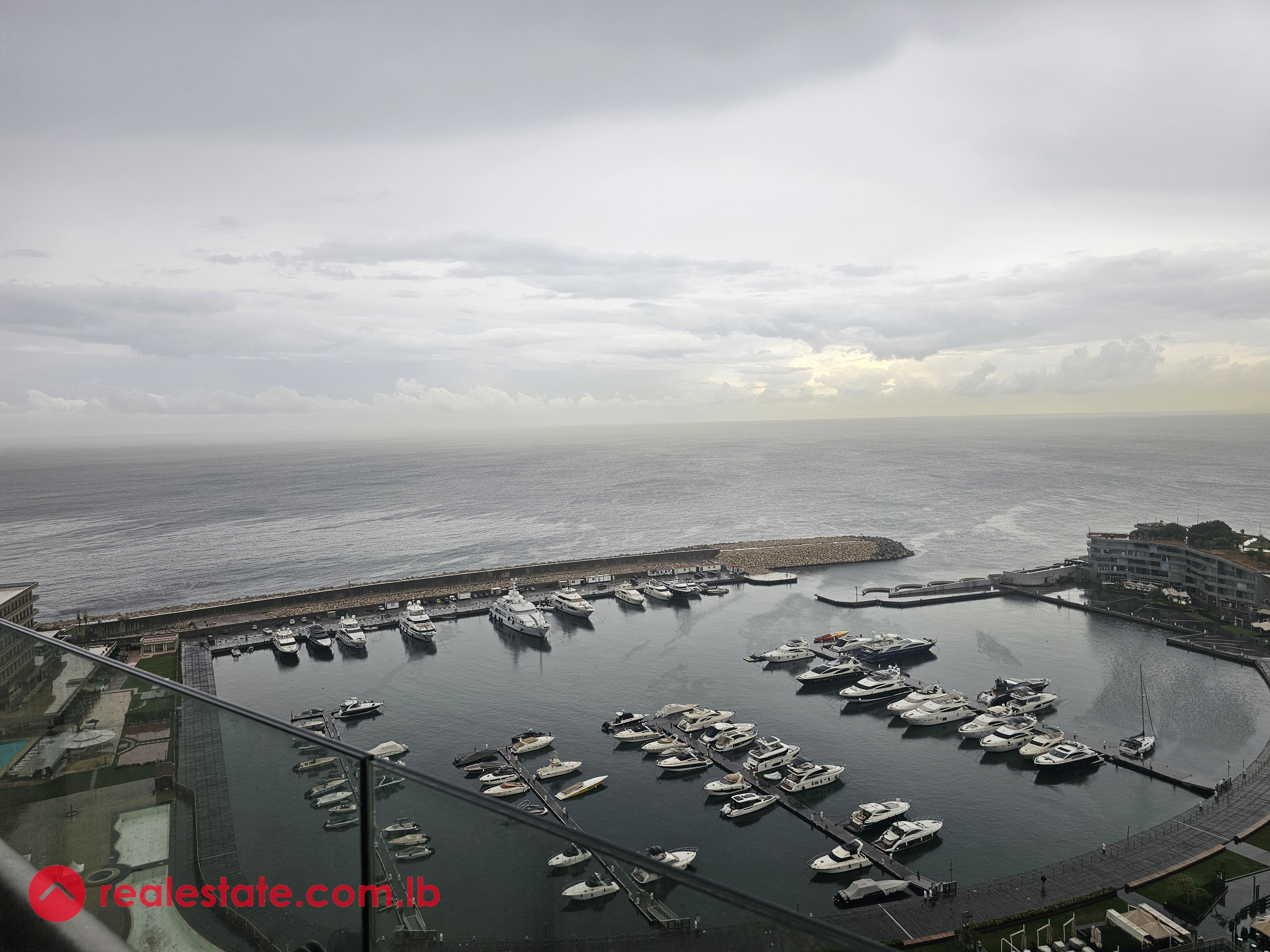 Iconic Sky Residence with Panoramic Sea, Marina & Mountain views