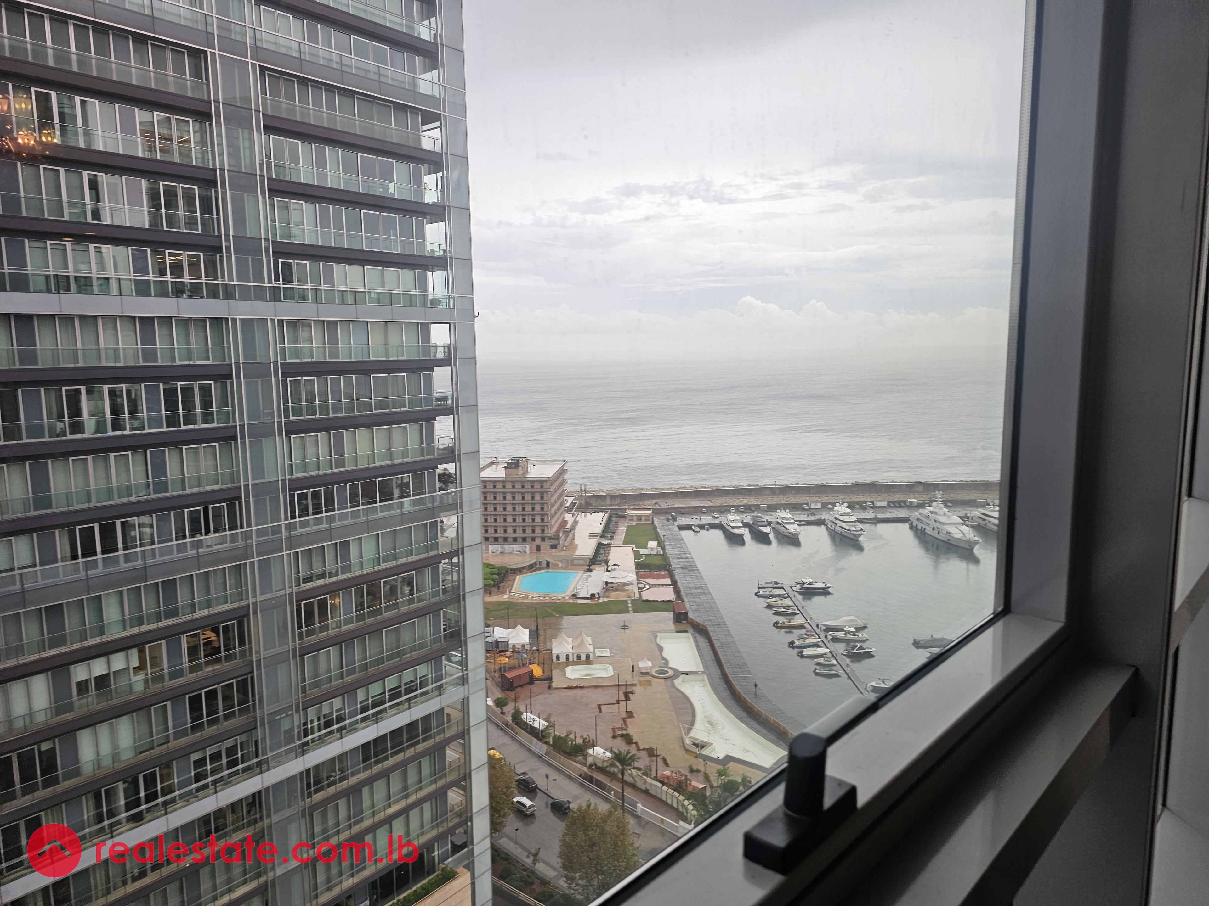 Iconic Sky Residence with Panoramic Sea, Marina & Mountain views