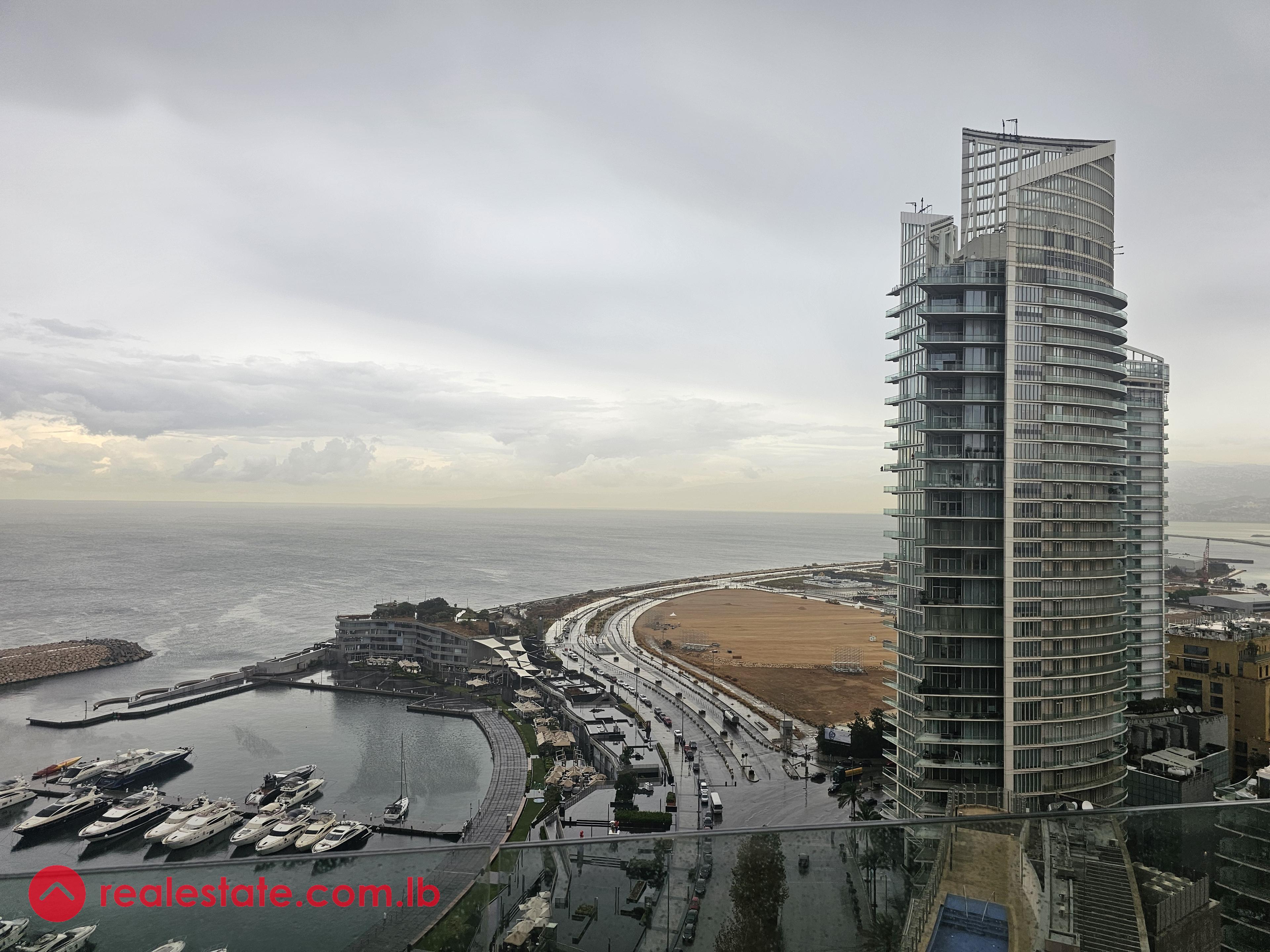 Iconic Sky Residence with Panoramic Sea, Marina & Mountain views