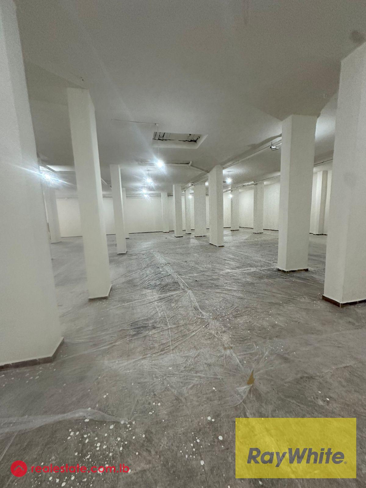 Warehouse for Sale In Awkar