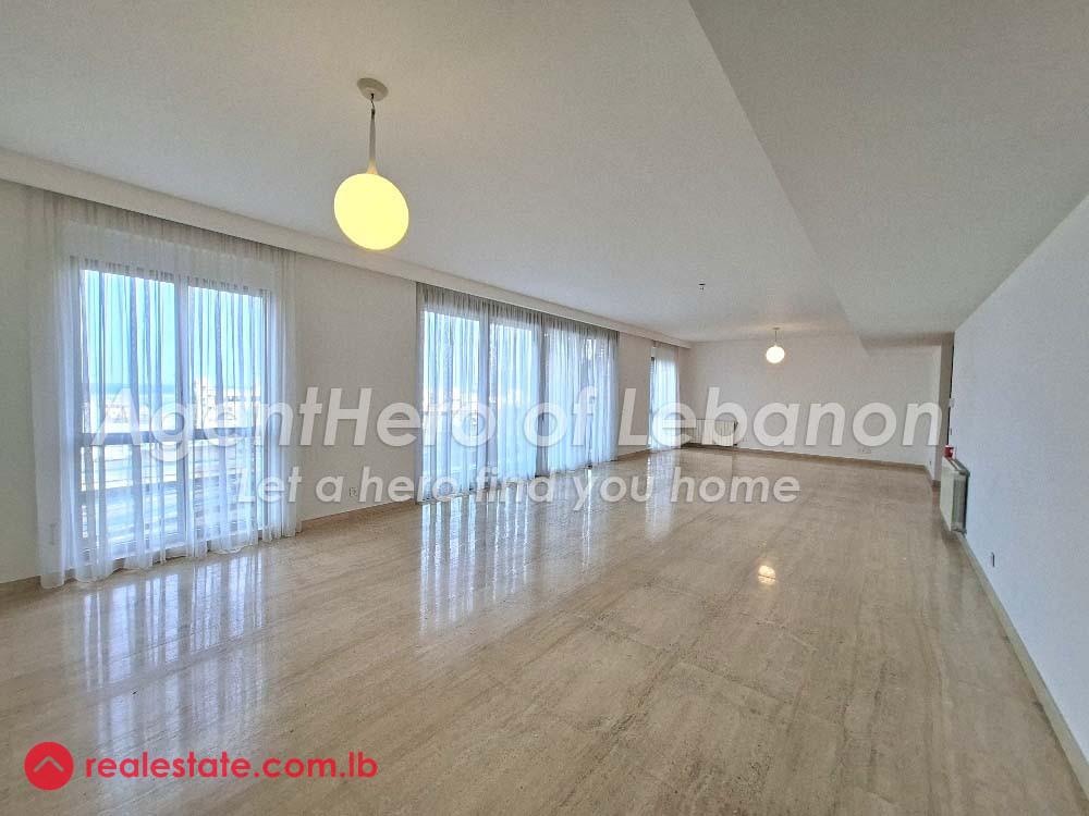 4BR Elegant Apartment | Pool & Gym | Sea View