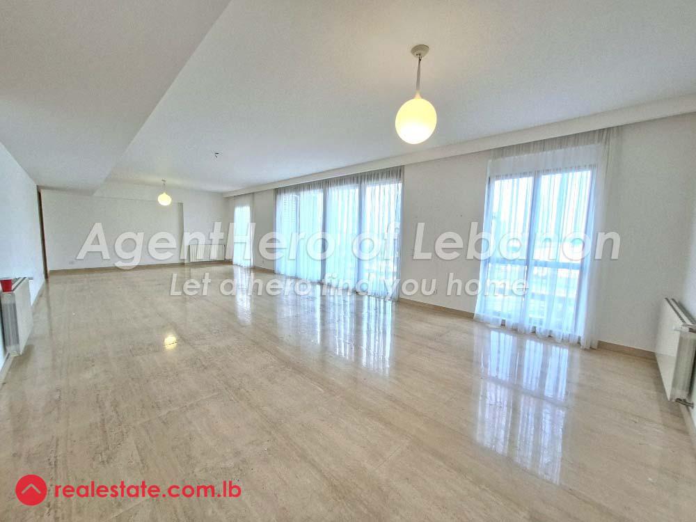 4BR Elegant Apartment | Pool & Gym | Sea View