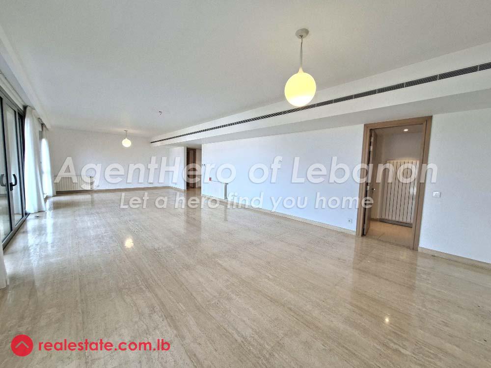 4BR Elegant Apartment | Pool & Gym | Sea View