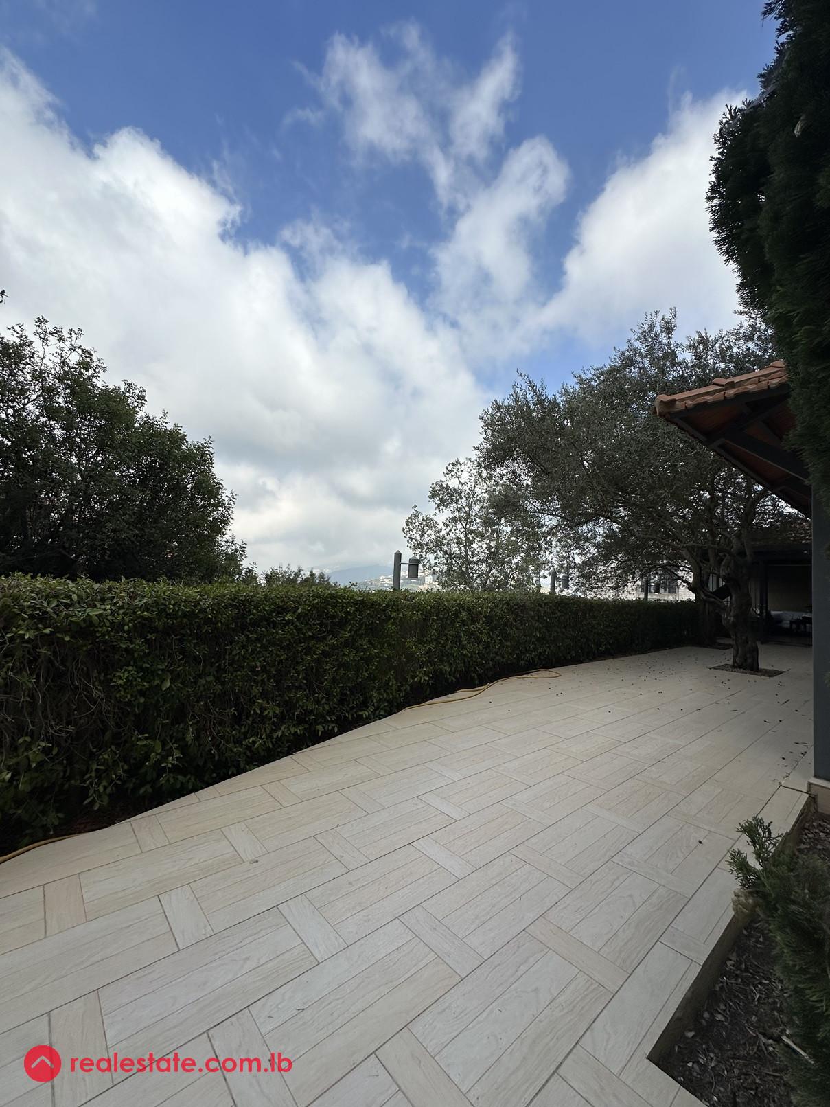 Apartment with Terrace for Sale in Beit Meri