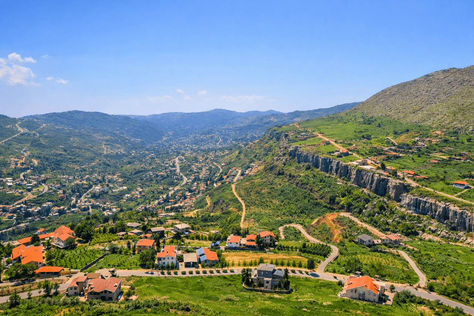 Old Villa for Sale – Faraya (Prime Location) |Renovation & Villa Project Opportunity|