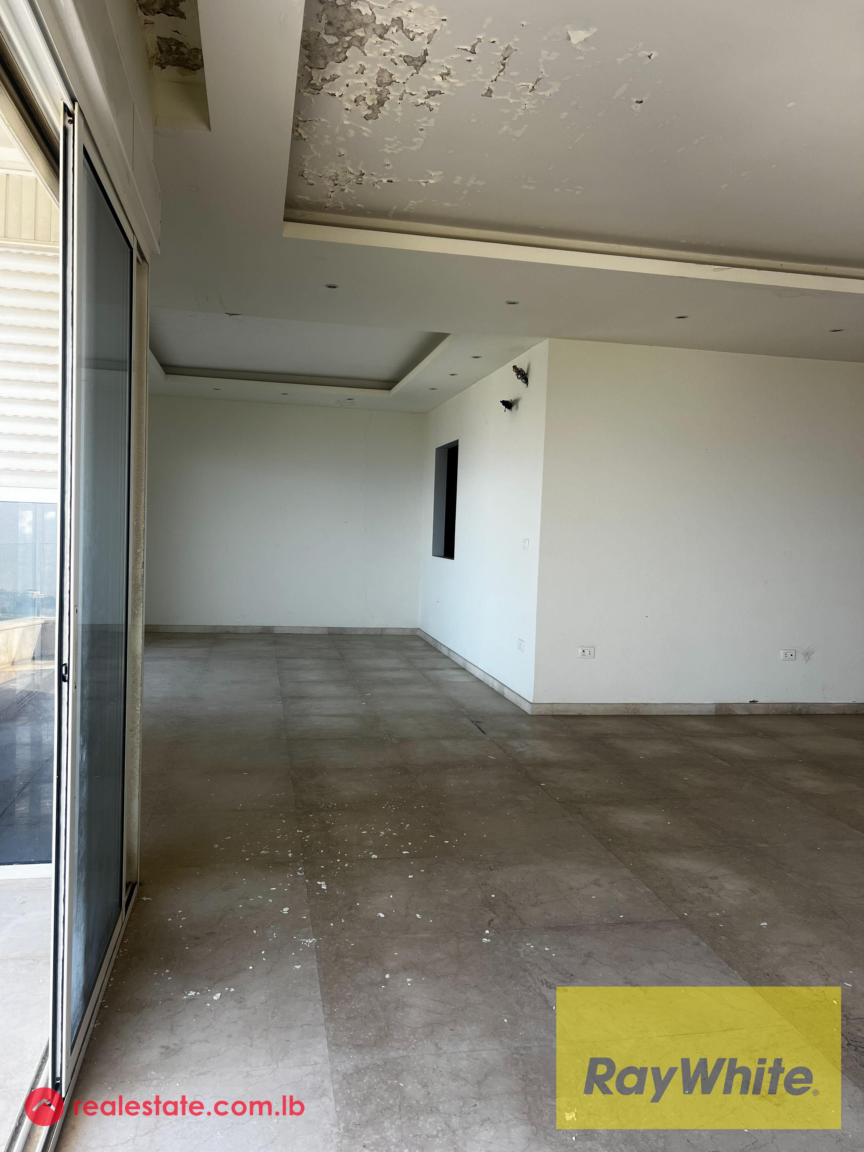 Apartment with Garden for Sale in Mazraat Yachouh