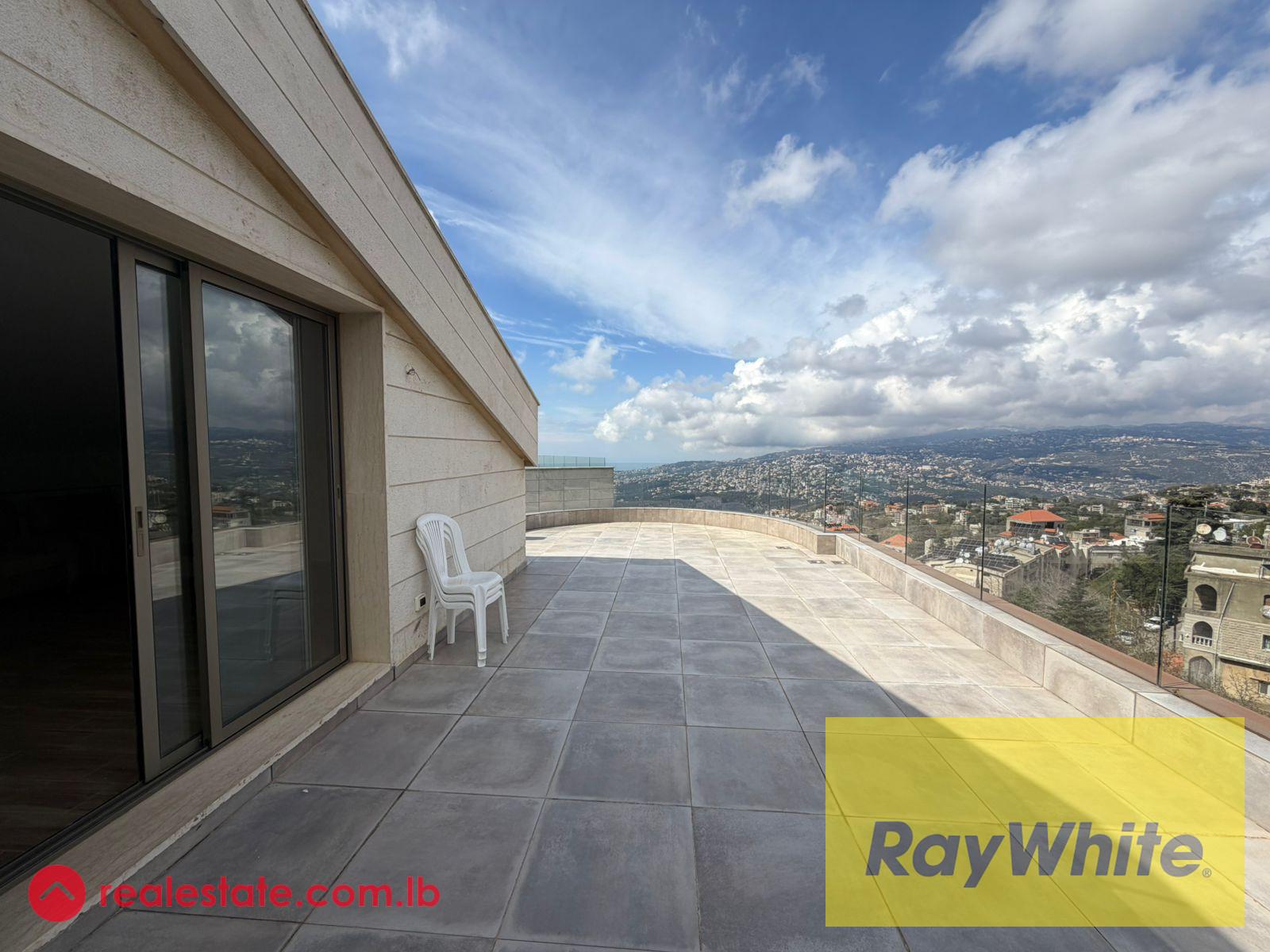 Duplex for Rent – Top Floor | Sea + Mountain Views