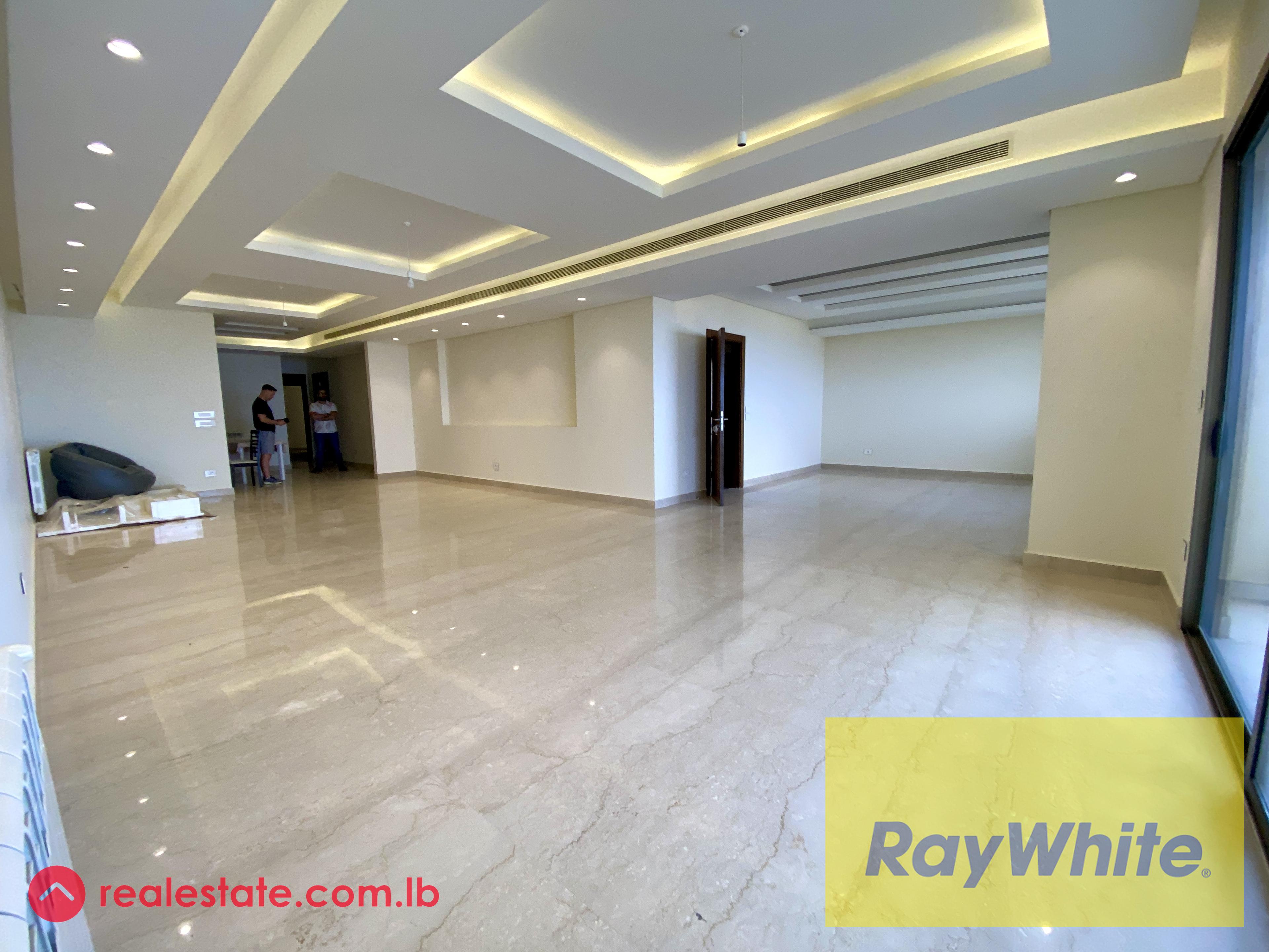 Apartment for Sale in Ain Saade – Spacious 325 sqm