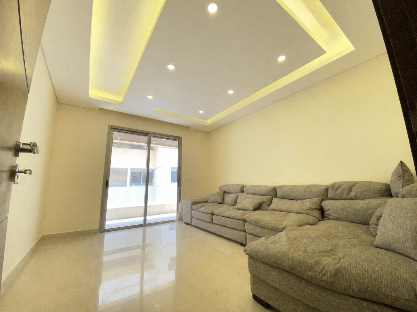 Apartment for Sale in Ain Saade – Spacious 325 sqm