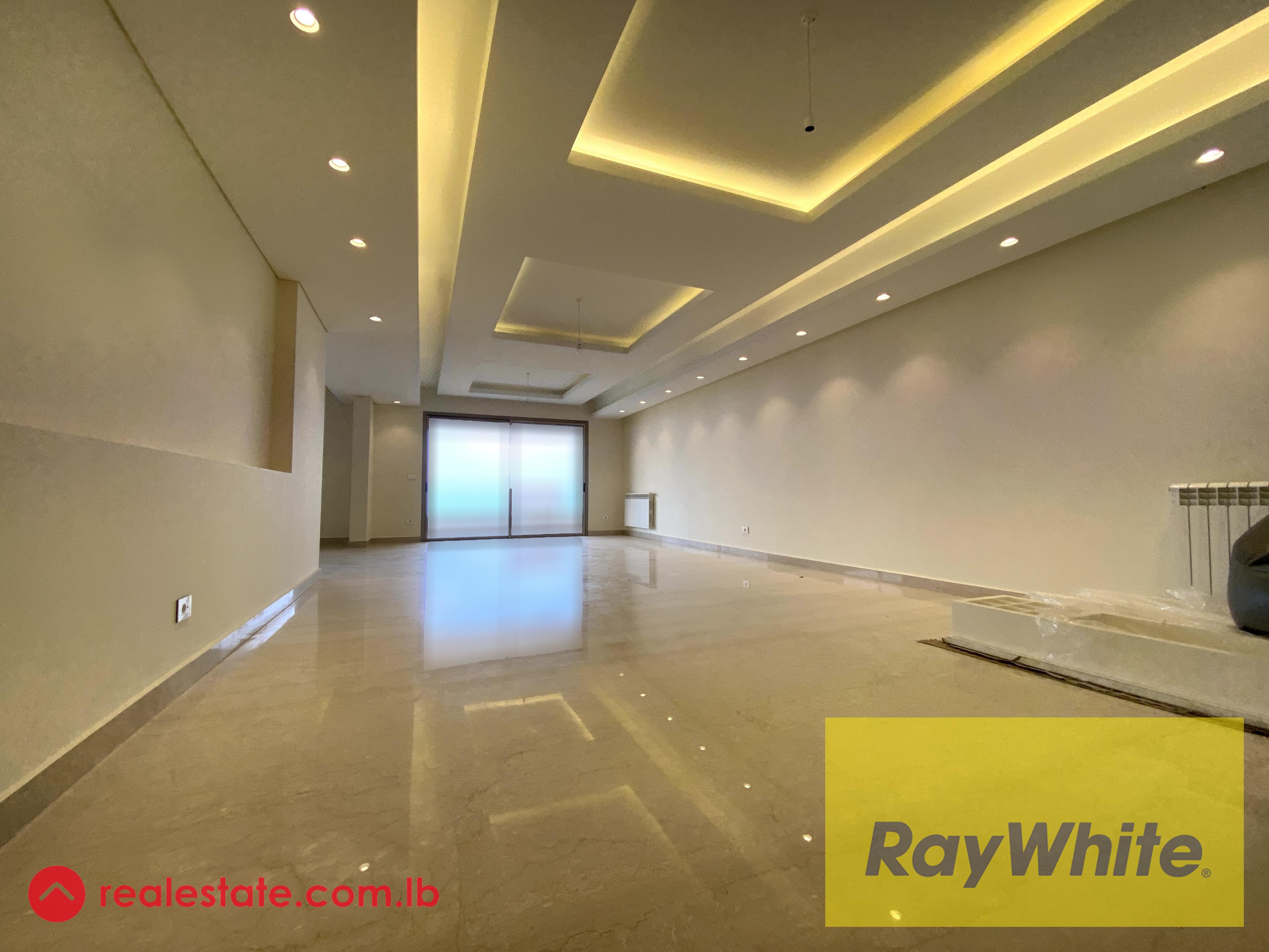 Apartment for Sale in Ain Saade – Spacious 325 sqm