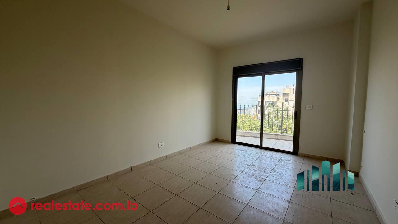 Apartment in Mazraet Yachouh 220 sqm for 220000$