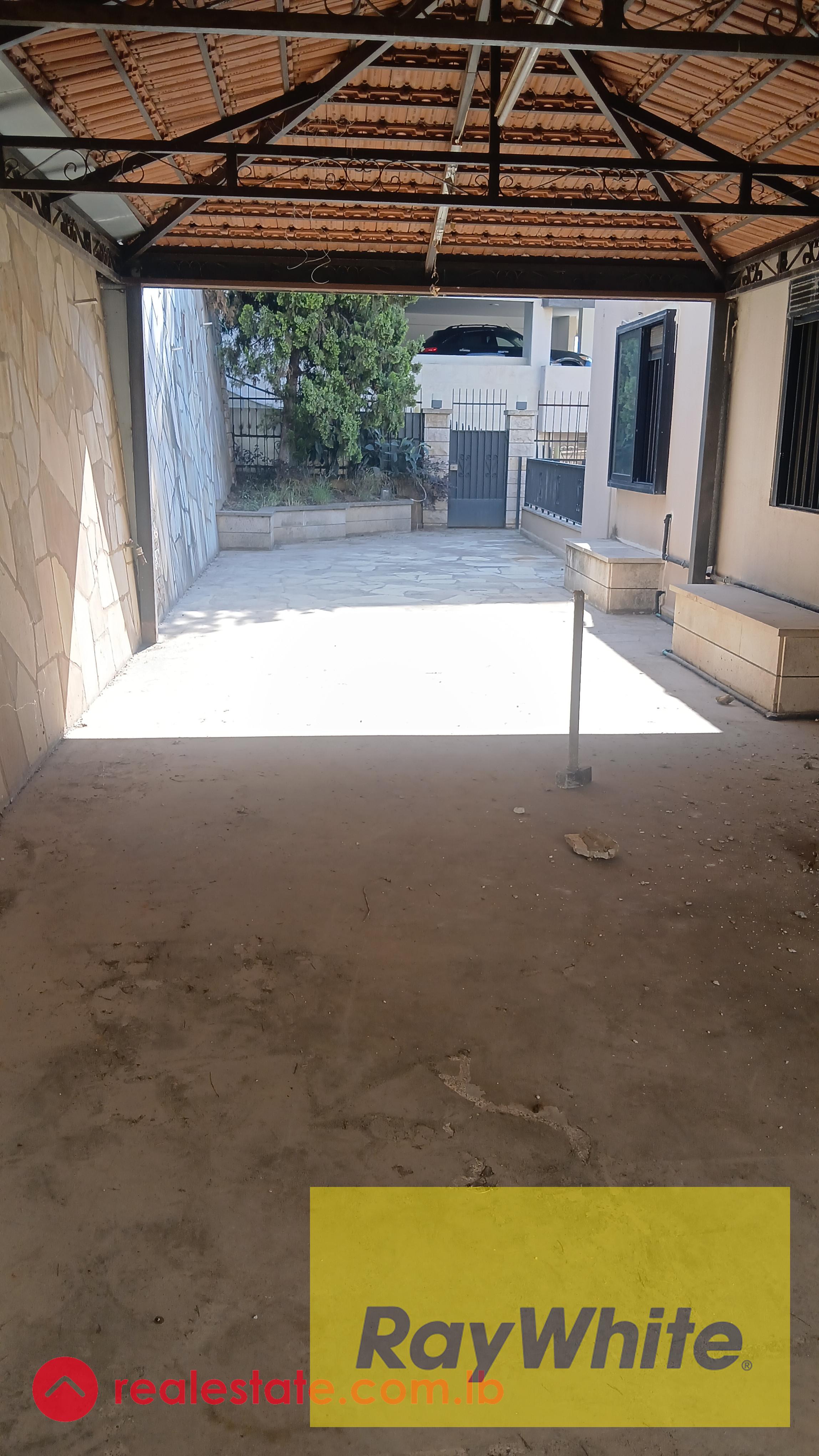 Villa for Rent in Awkar