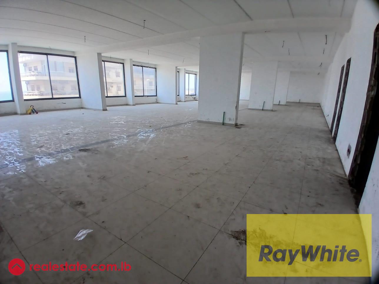 Showroom / Open-Space Office for Sale in Antelias