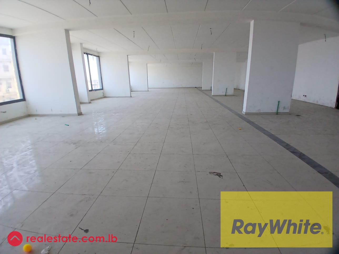 Showroom / Open-Space Office for Sale in Antelias