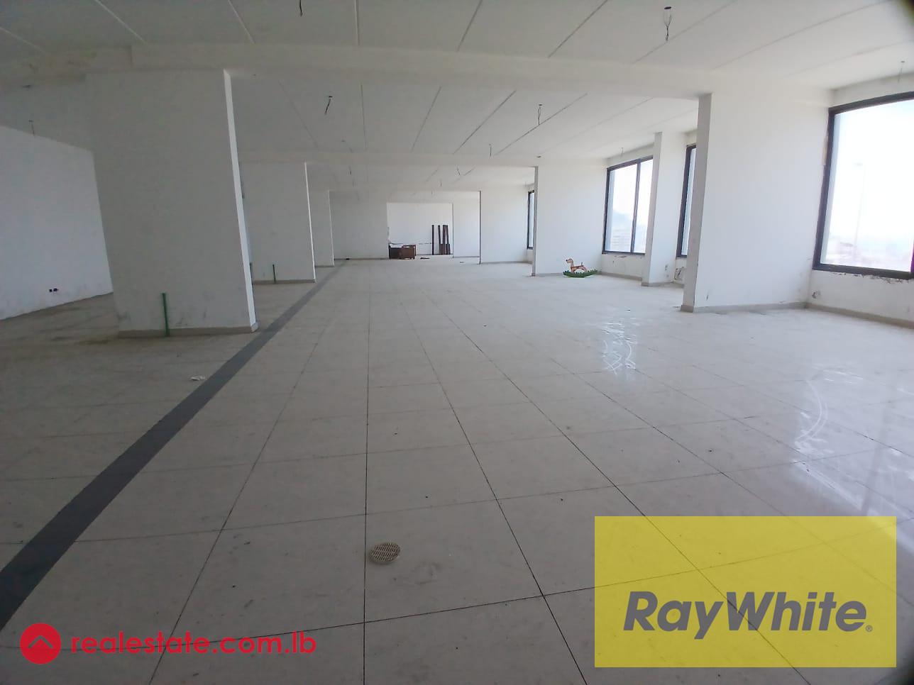 Showroom / Open-Space Office for Sale in Antelias