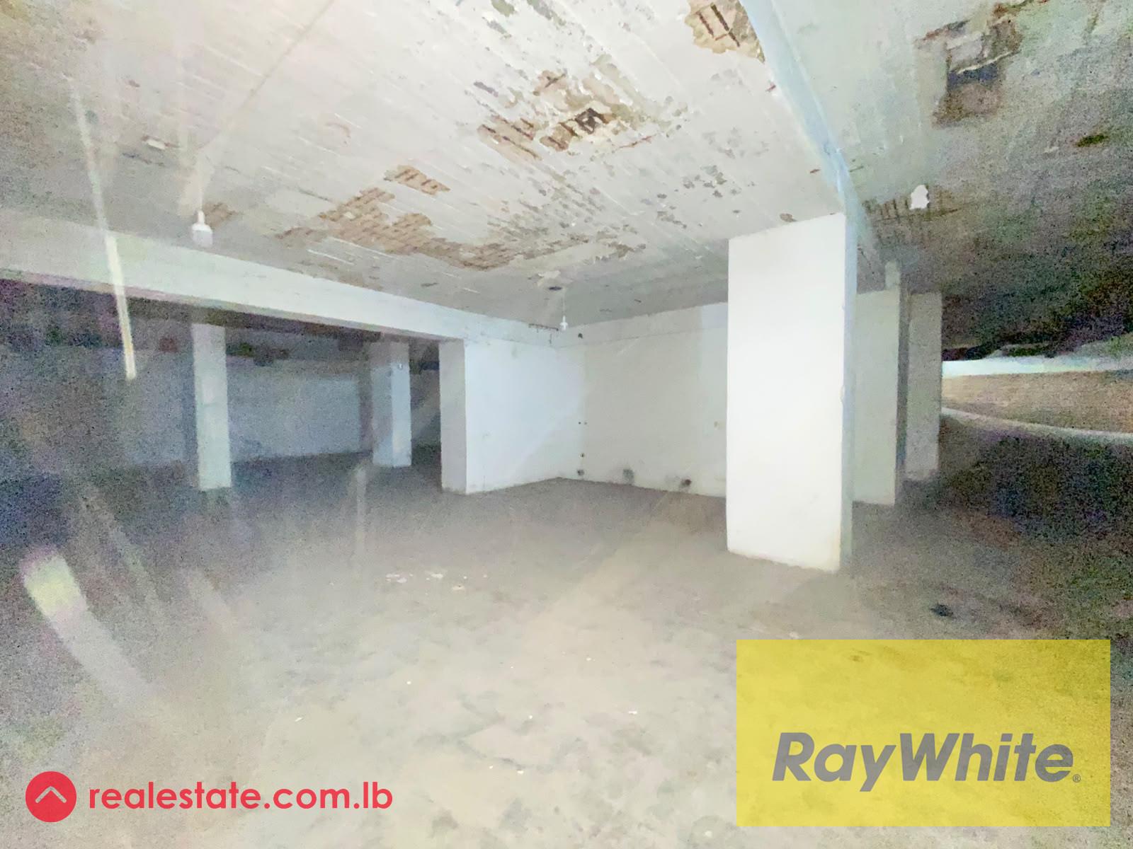 Showroom & Warehouse for Rent in Hamra