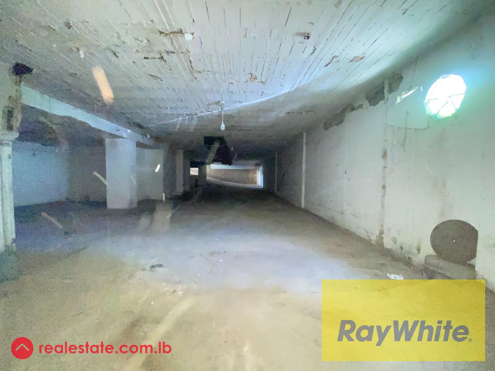 Showroom & Warehouse for Rent in Hamra