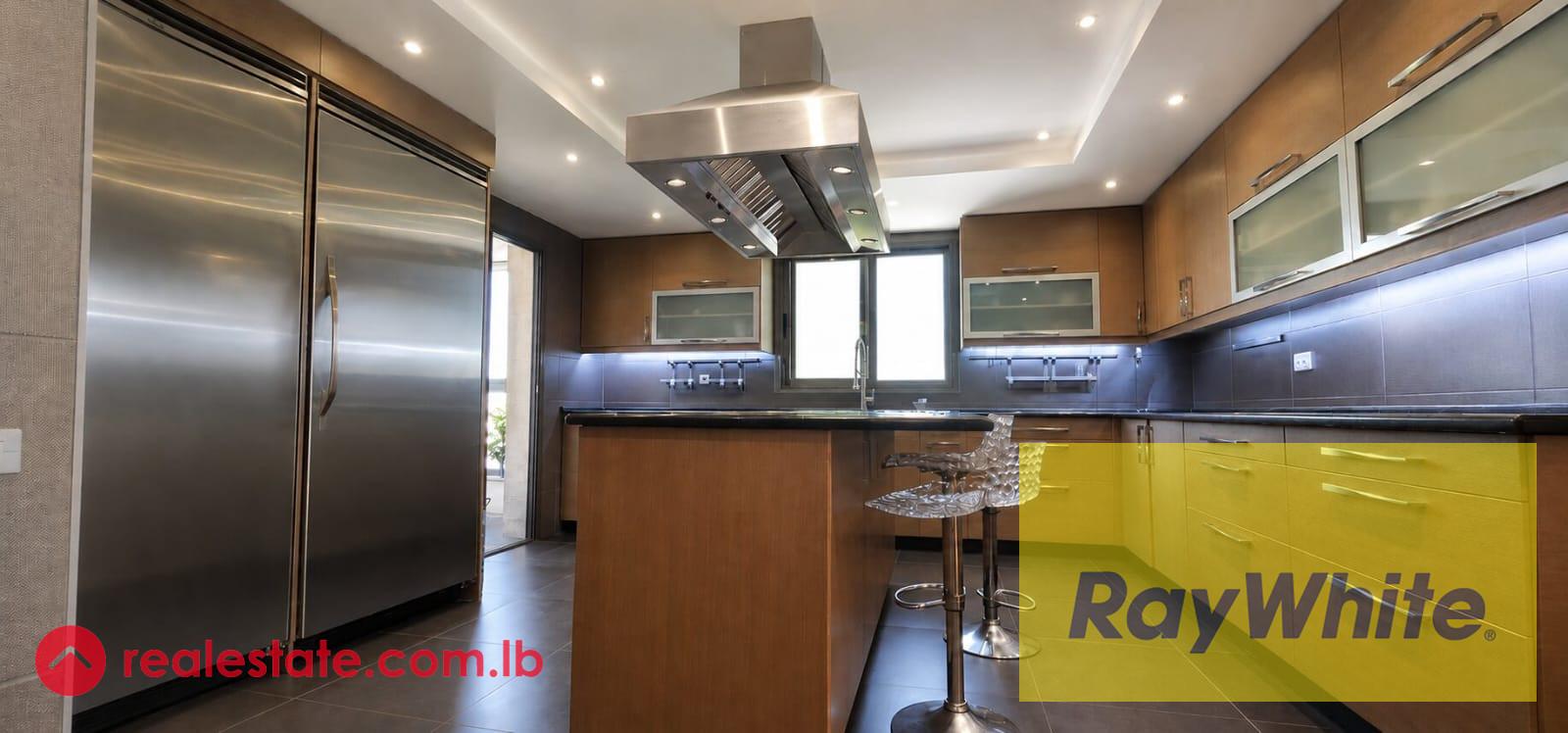 Triplex for sale in jnah prime location