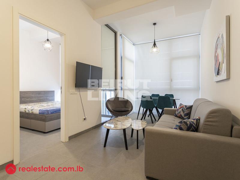 Convenient and Sunny Flat | Great Location