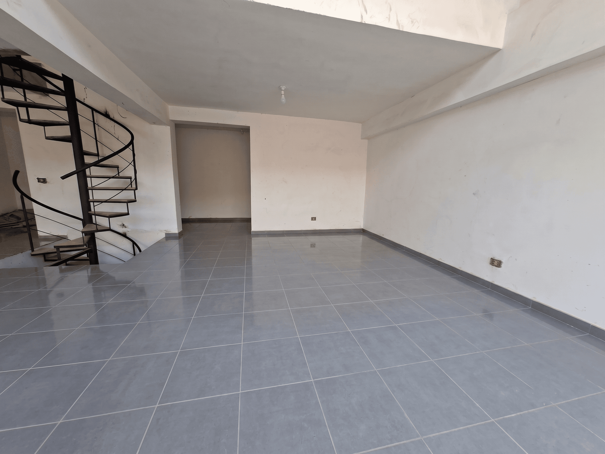 Triplex Shop for Rent – Zalka