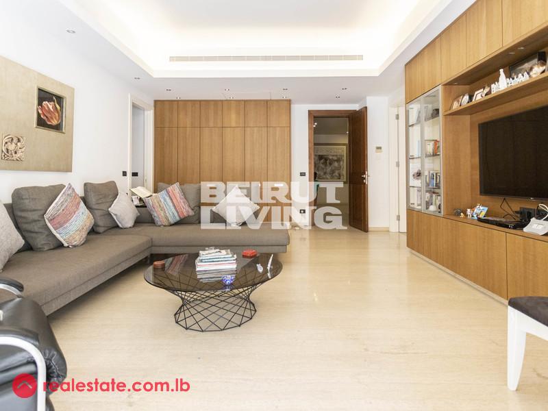 Luxiourious Flat | 500 sqm Private Garden | Sea View
