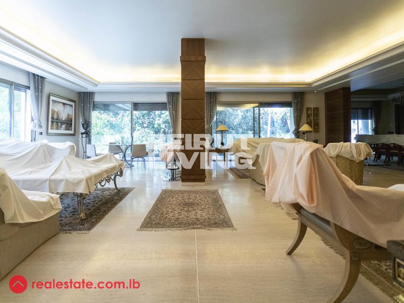 Luxiourious Flat | 500 sqm Private Garden | Sea View