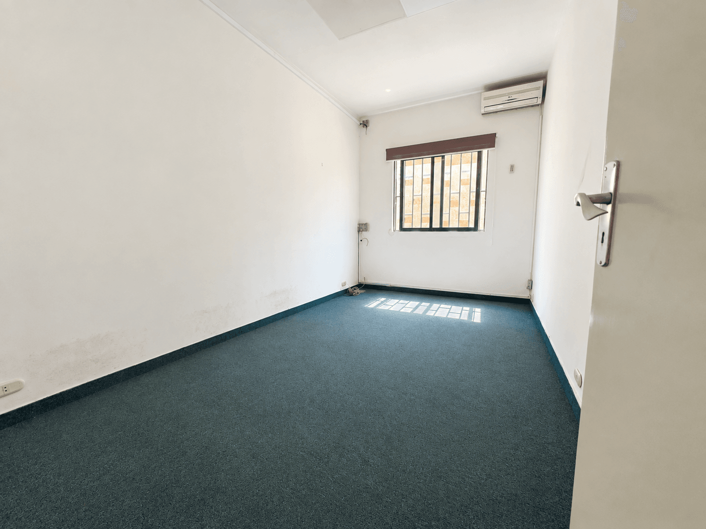 Office For Rent In Jdeideh | Prime Location